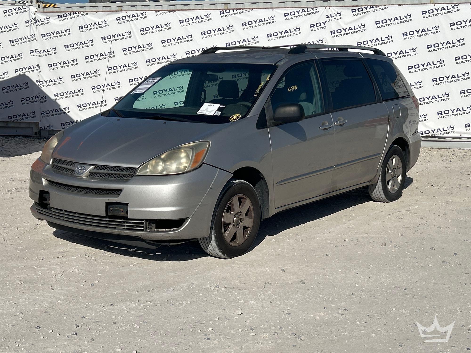 Photo of a 2004 Toyota Sienna