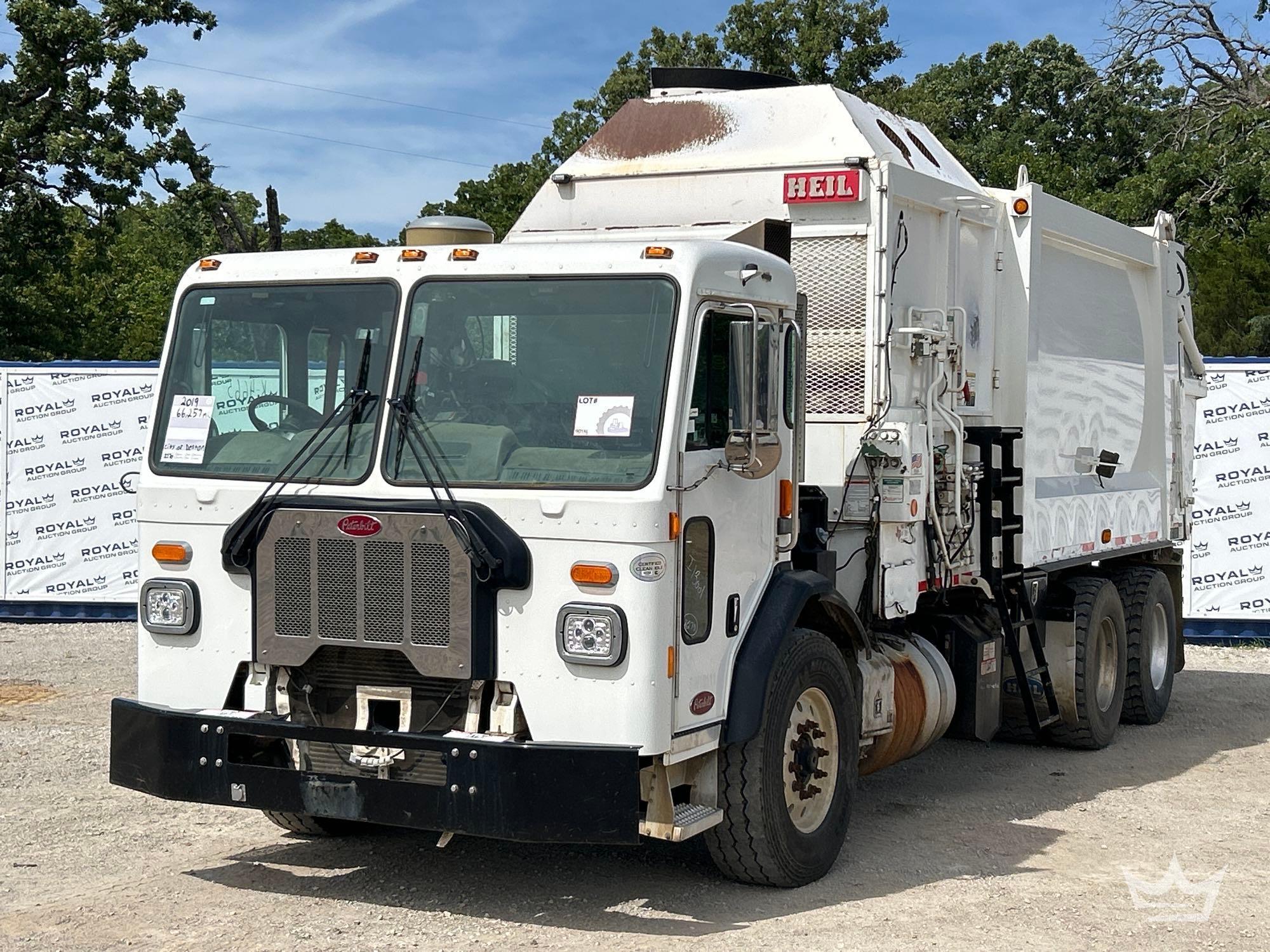 2019 Peterbilt 520 Heil DuraPack Python 28Yd Side Loader Garbage Truck