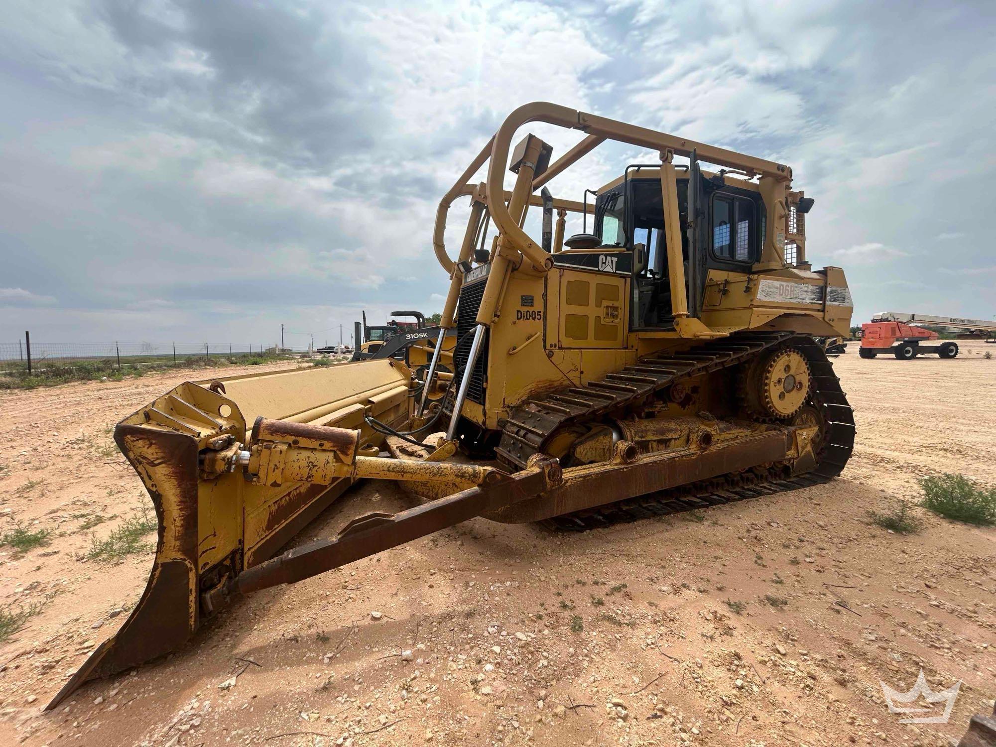 Photo of a  Caterpillar D6R