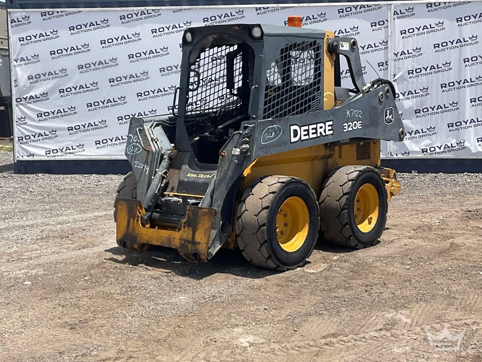 Photo of a 2015 John Deere 320E