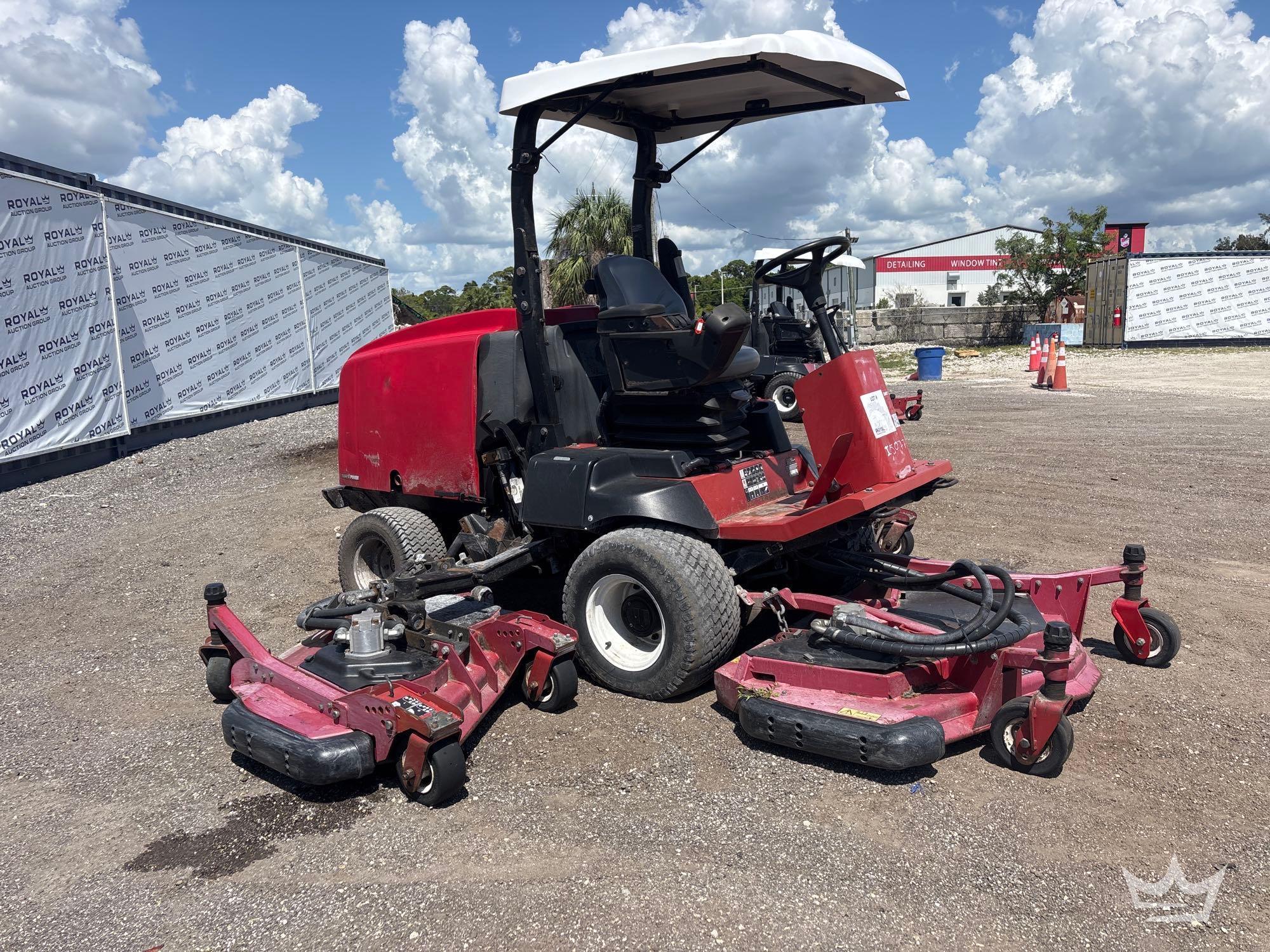 2016 Toro Groundmaster 4000-D 4WD 11ft. 3-Deck Commercial Mower