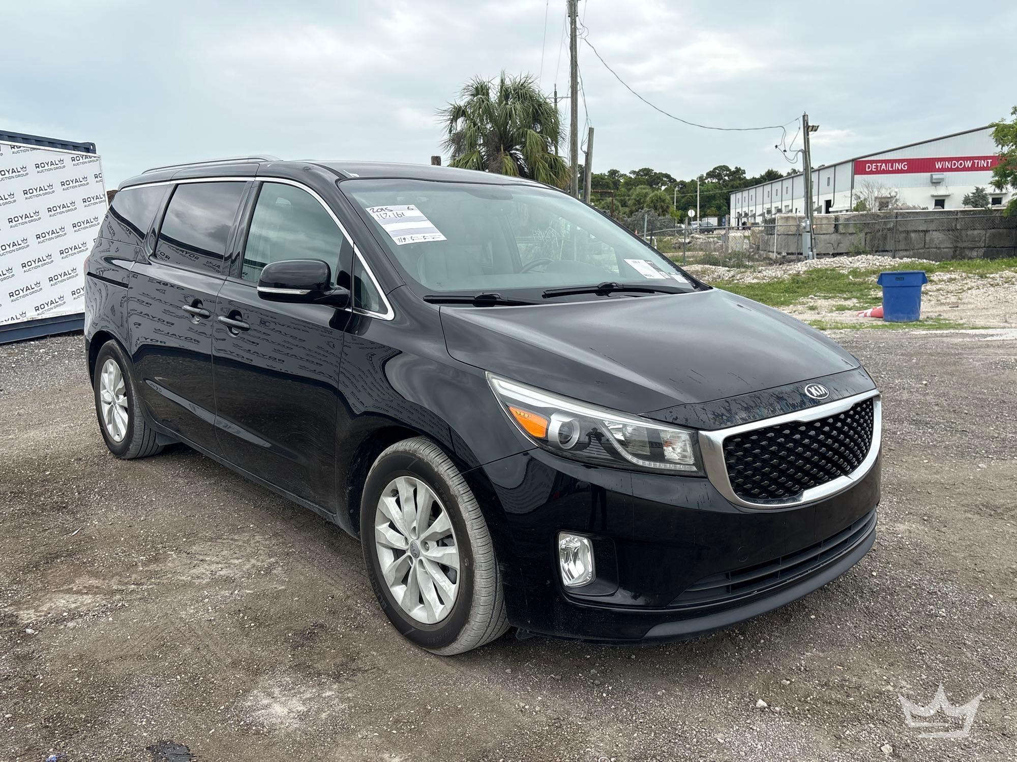 Photo of a 2015 Kia Sedona