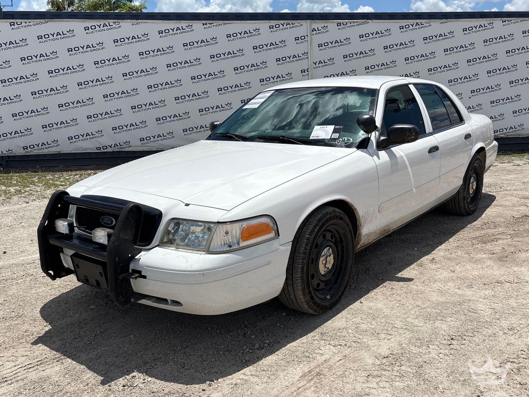 2003 Ford Crown Victoria Sedan