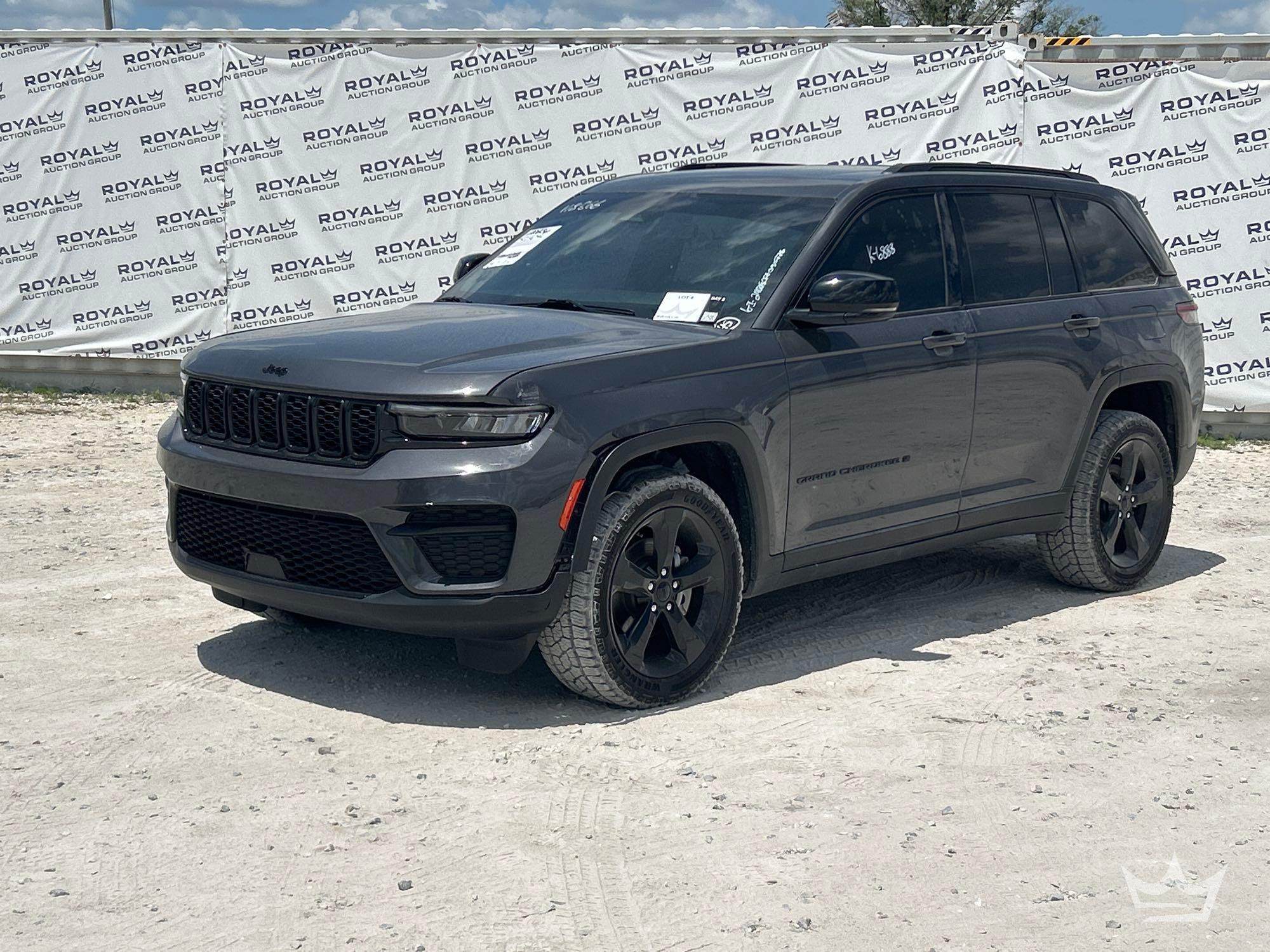 Photo of a 2023 Jeep Grand Cherokee