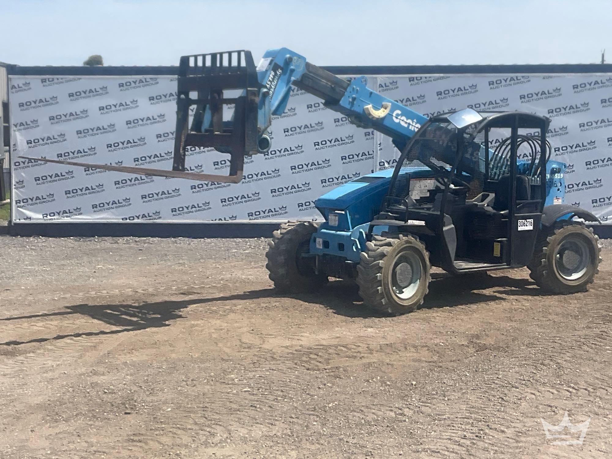 Photo of a 2019 Genie GTH5519