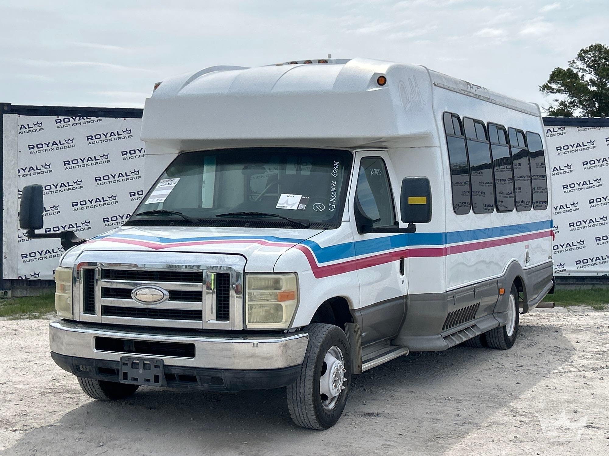 2015 Ford E-450 Super Duty Shuttle Bus