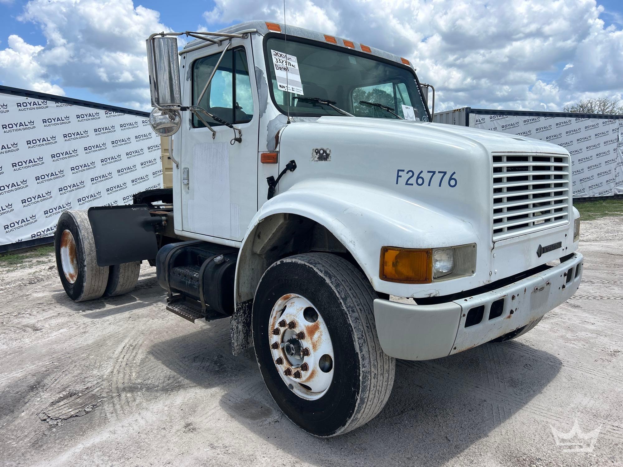 Photo of a 2001 International 4900