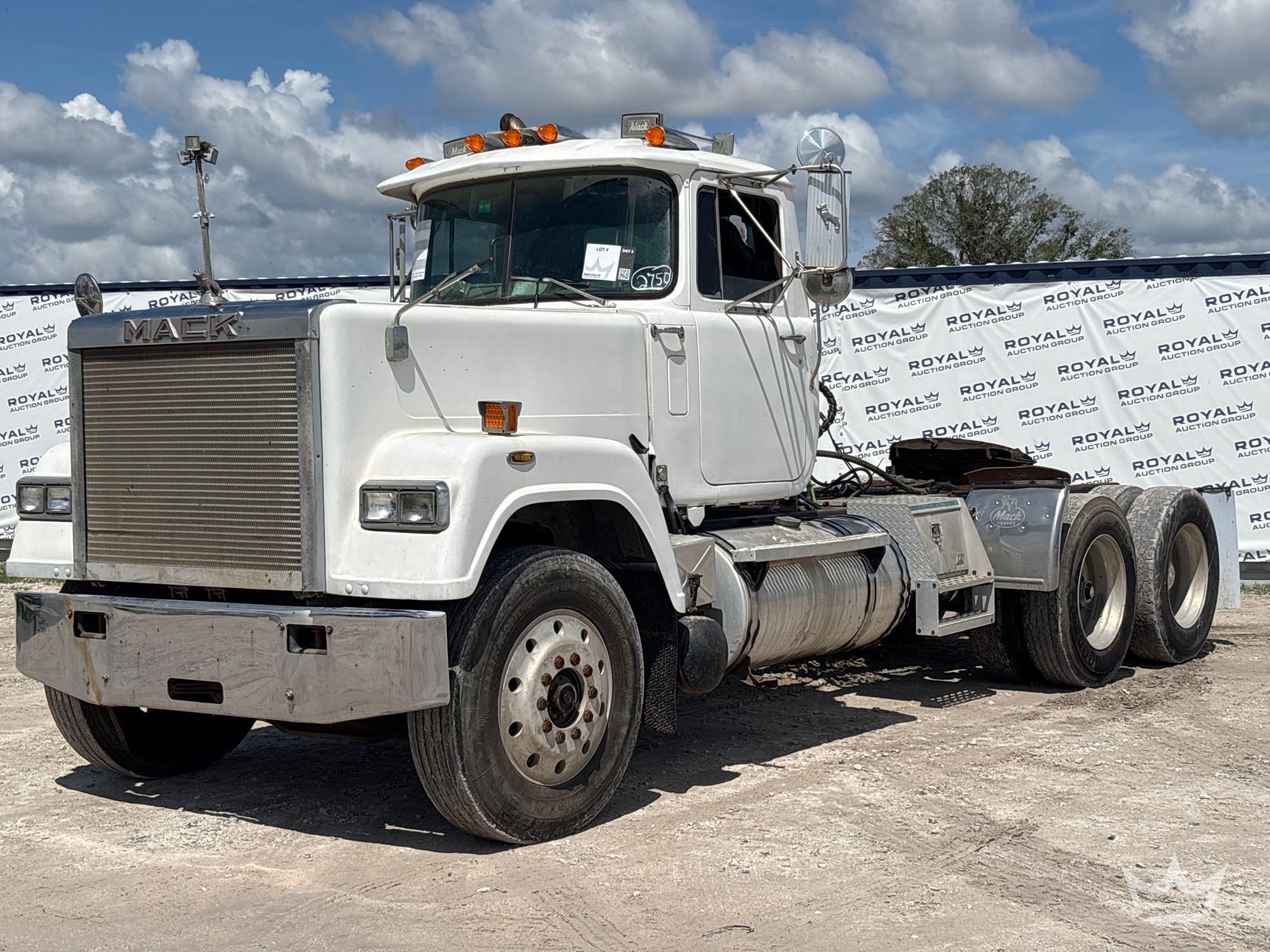 Photo of a 1989 Mack RW613