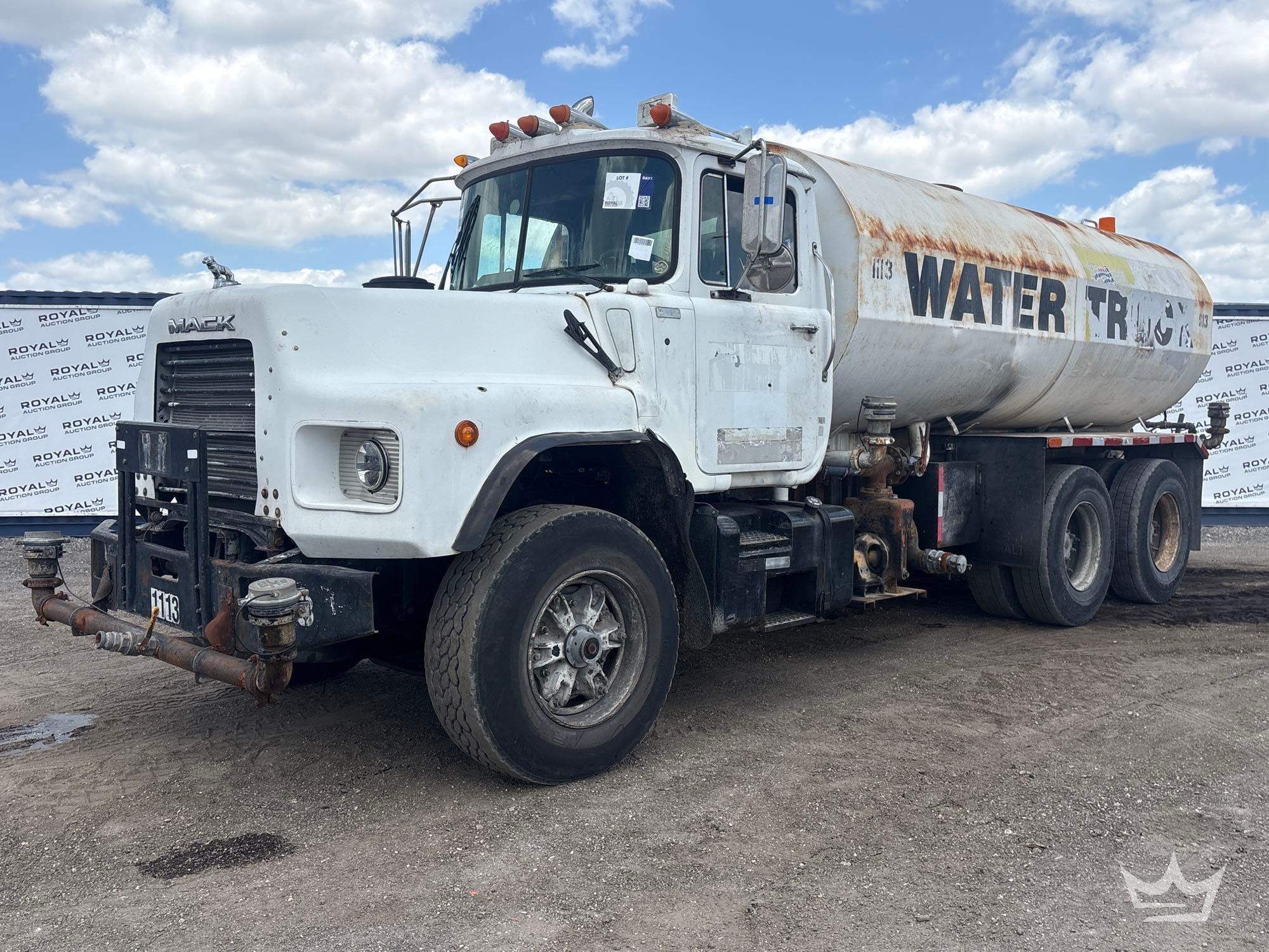 2000 Mack DM690S T/A 2,000 Gallon Water Truck