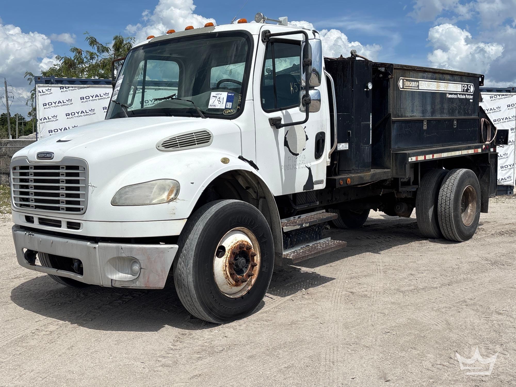 Photo of a 2007 Freightliner M2 106