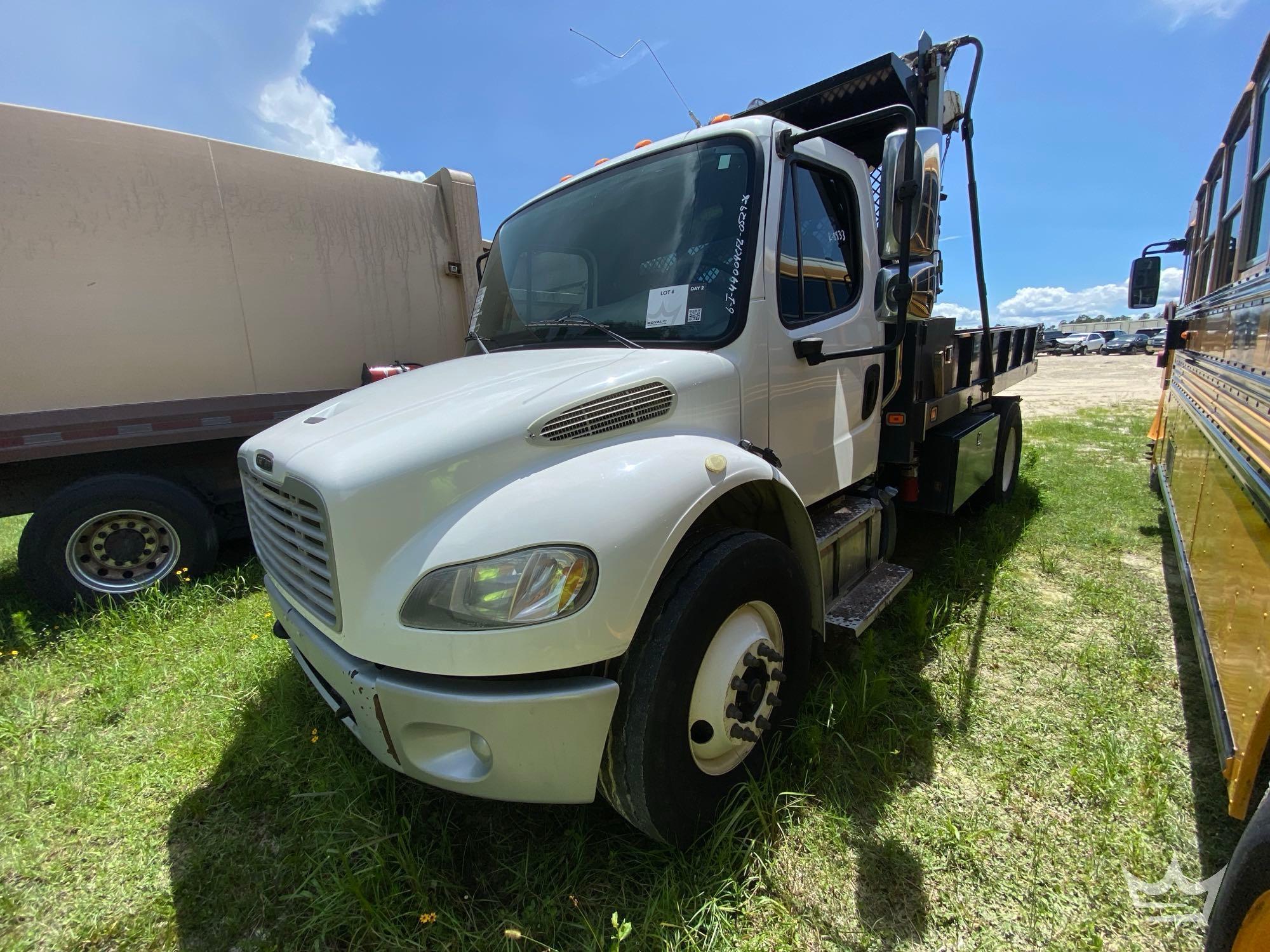 Photo of a 2015 Freightliner M2 106