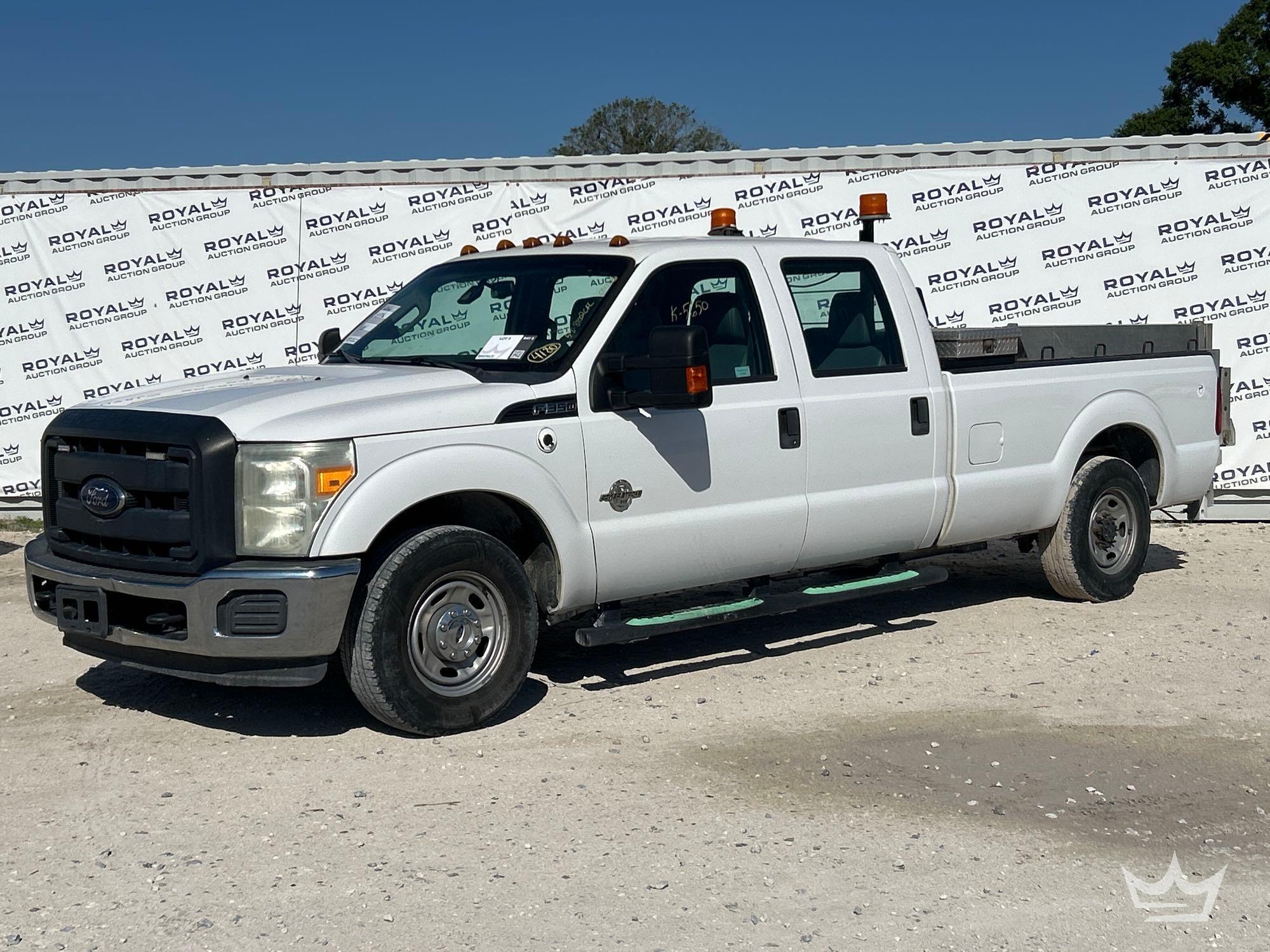 2016 Ford F-350 Crew Cab Pickup Truck with Liftgate