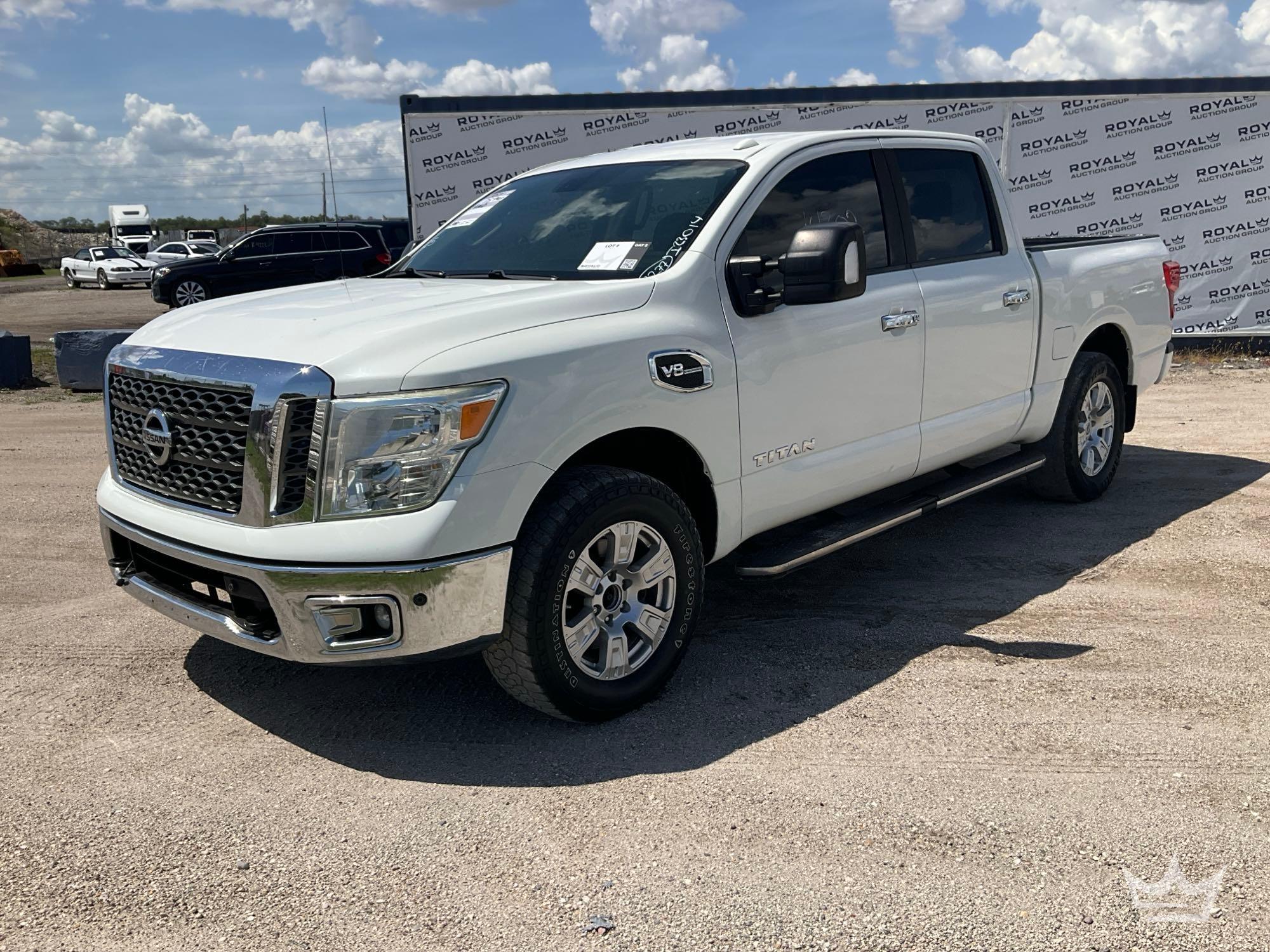 2017 Nissan Titan 4x4 Crew Cab Pickup Truck