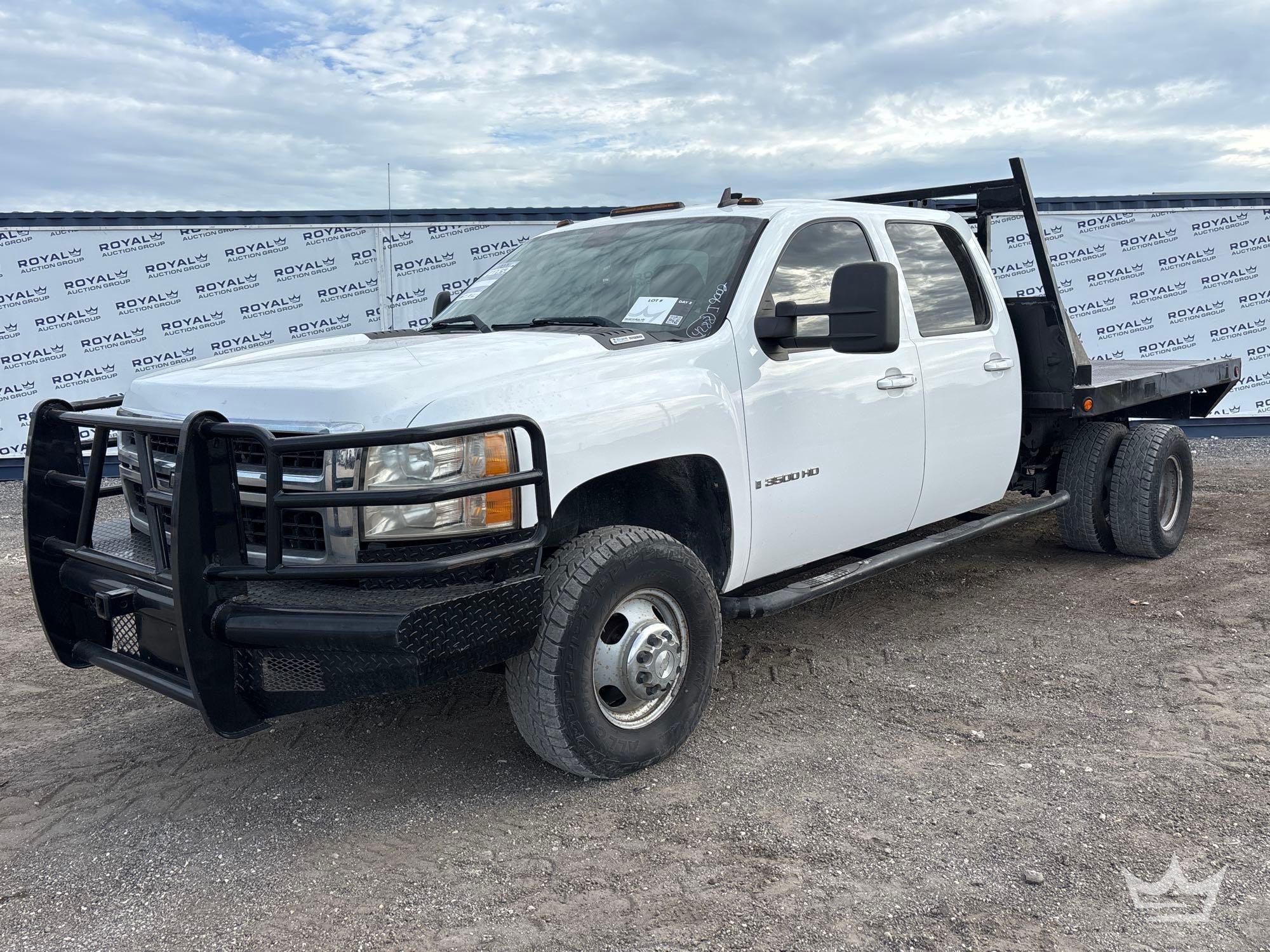 2007 Chevrolet Silverado 3500HD 4x4 Crew Cab 9ft. Flatbed Truck