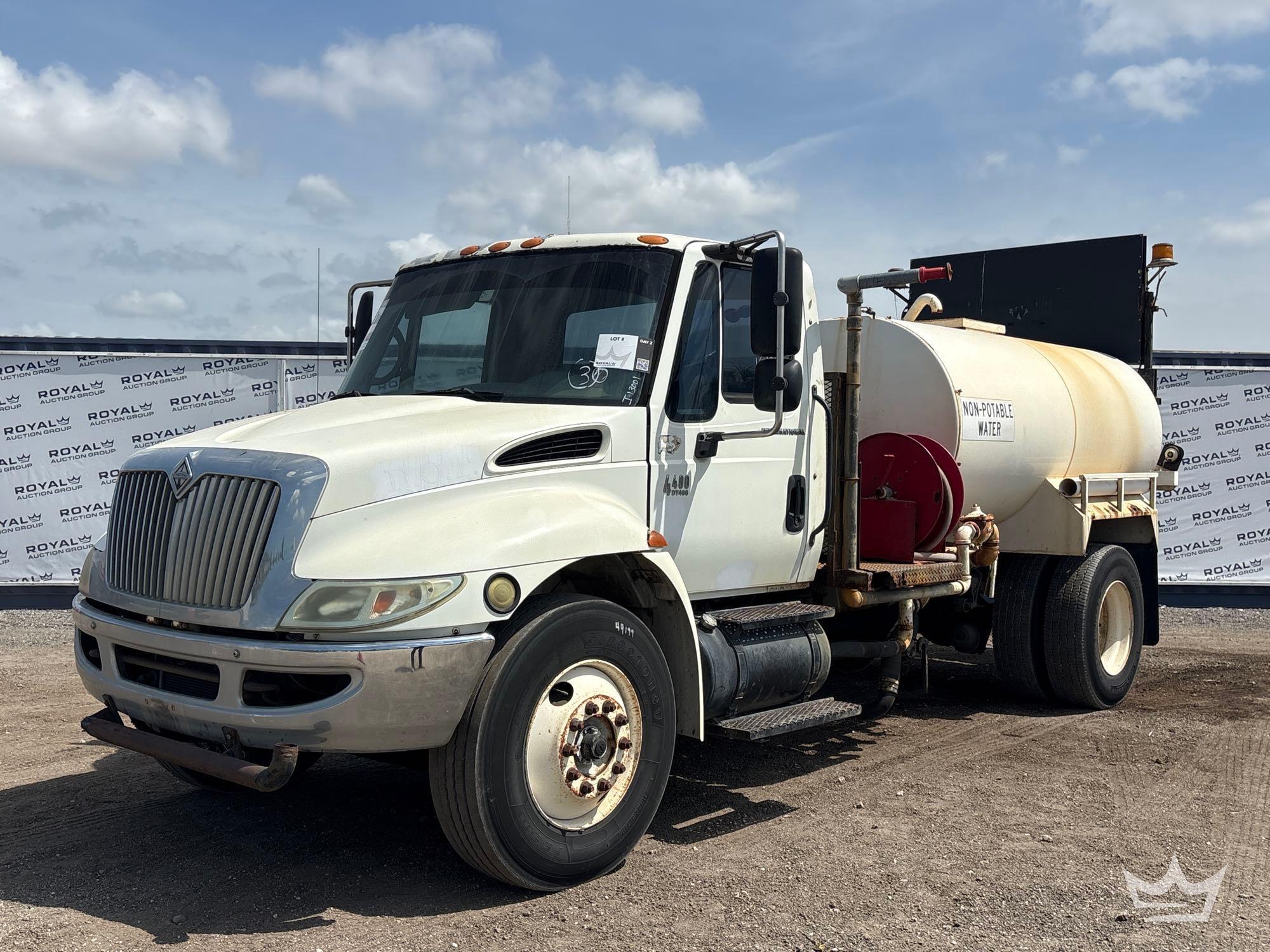 2004 International 4400 Ledwell LW2000 2,000 Gallon Water Truck
