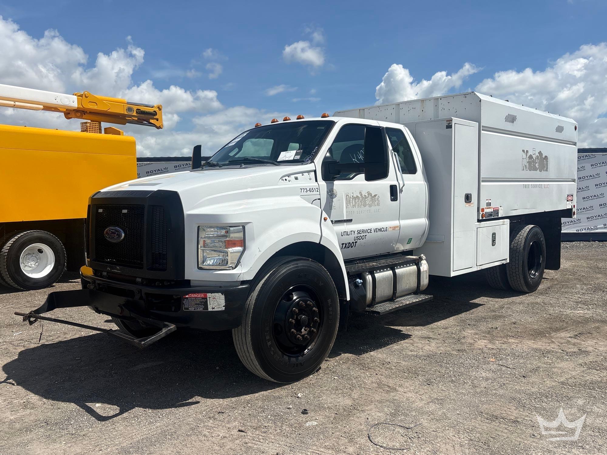 2016 Ford F-750 Chipper Truck