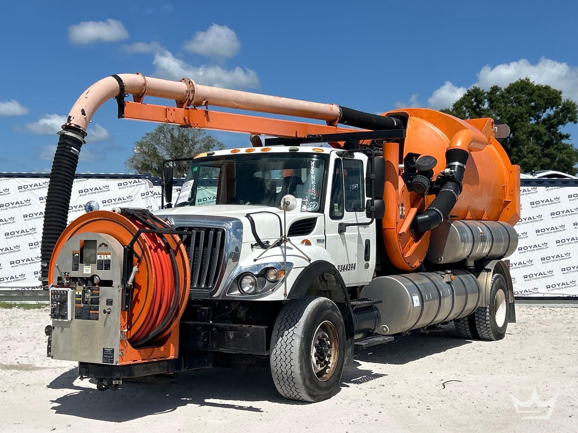 Photo of a 2009 International 7400