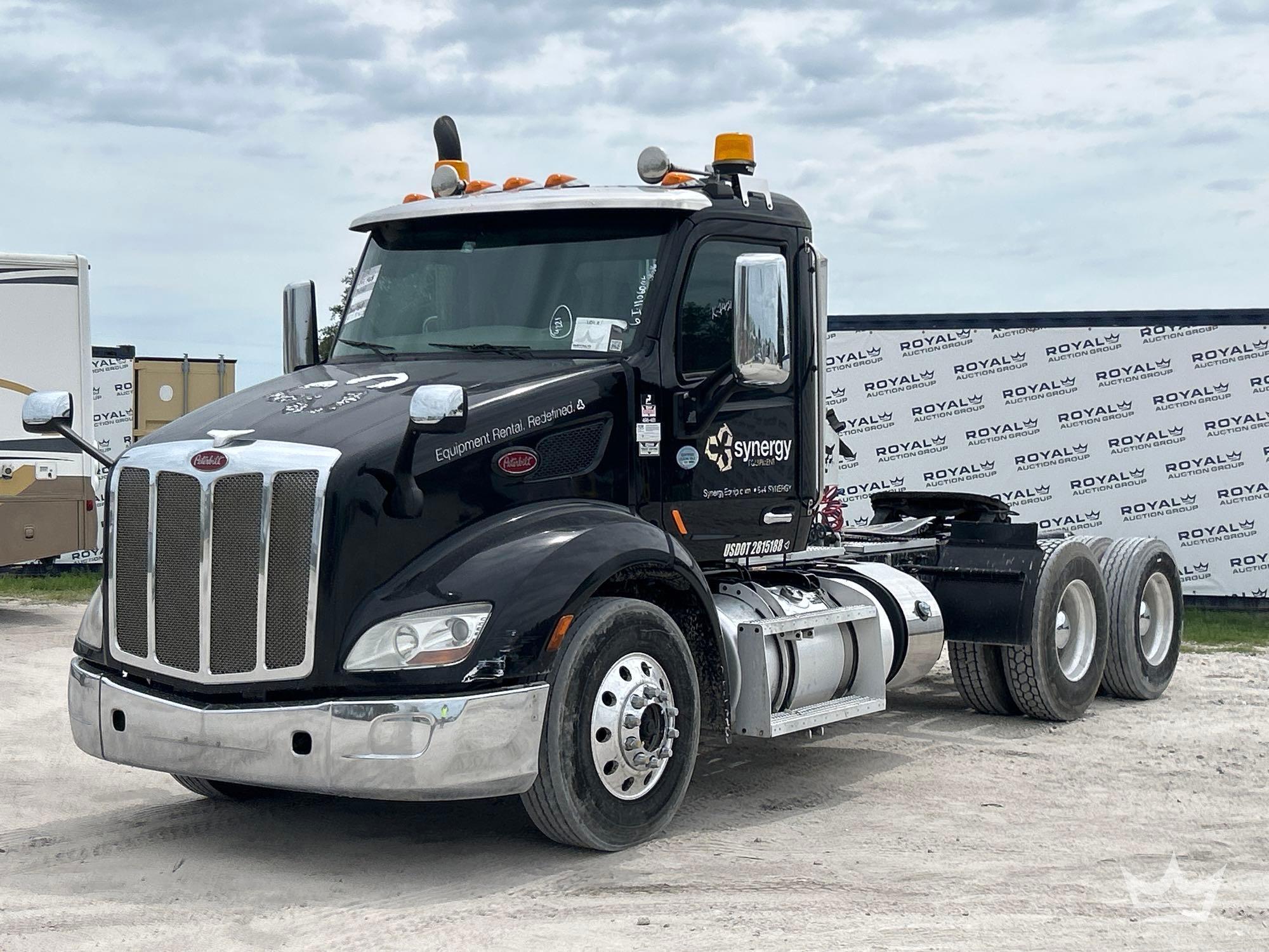 2019 Peterbilt 579 T/A Wet Kit Day Cab Truck Tractor