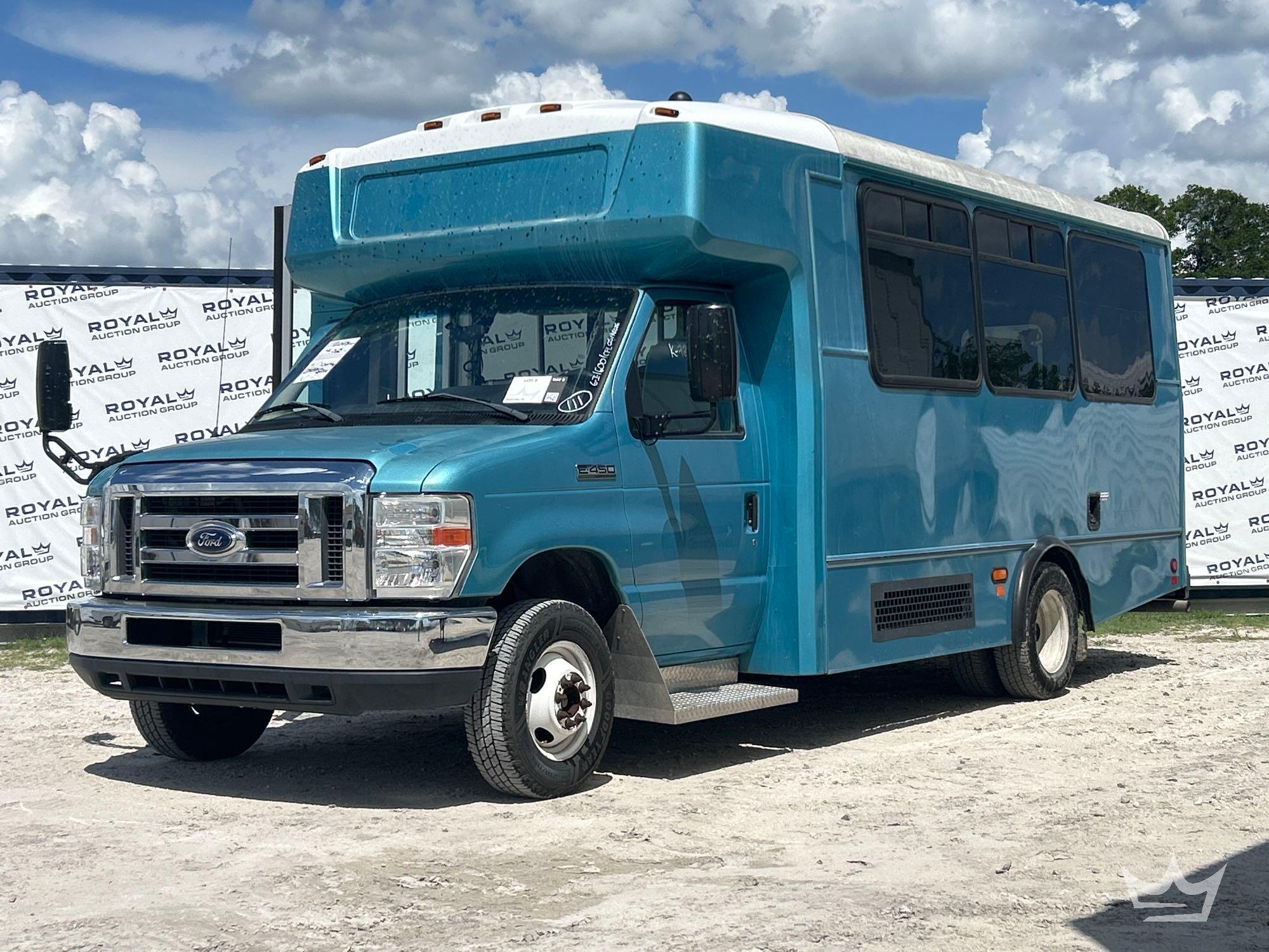 2018 Ford E-450 Super Duty Shuttle Bus