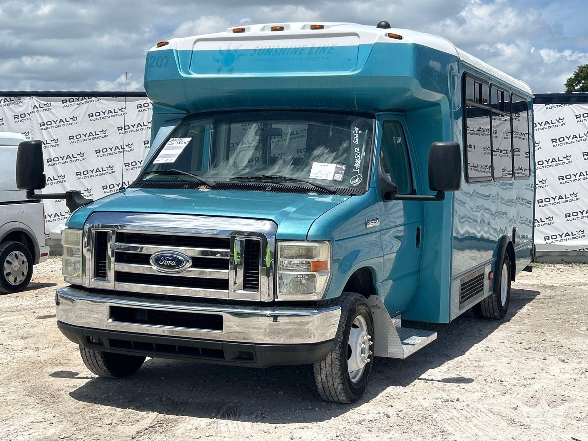 2017 Ford E-450 Super Duty Shuttle Bus