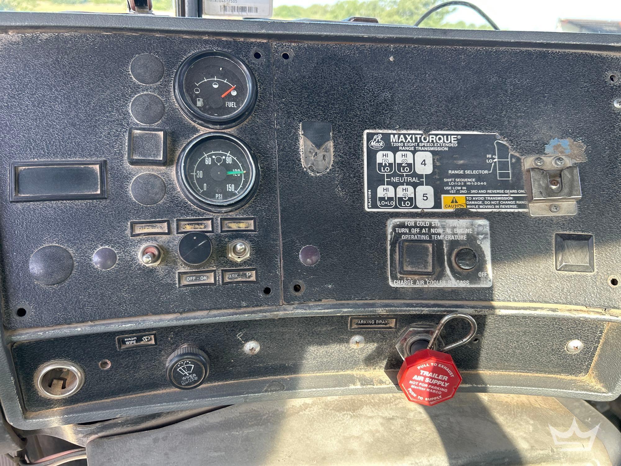 1994 Mack DM690S