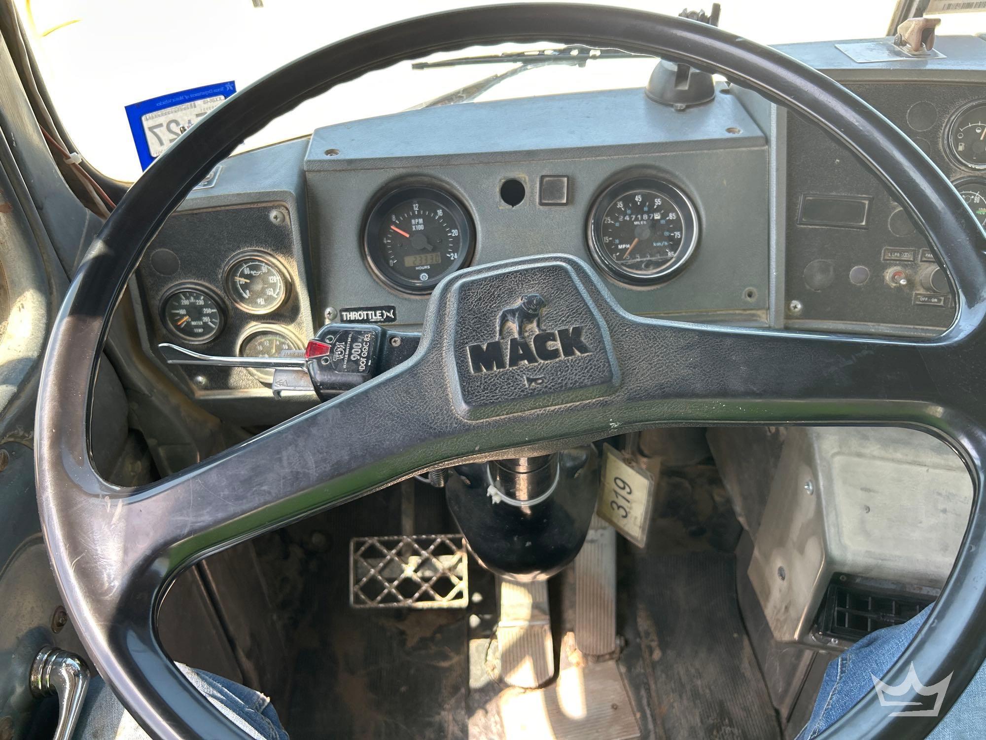 1994 Mack DM690S