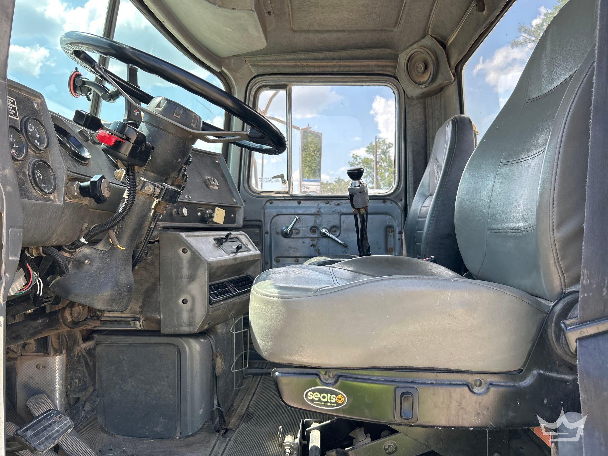 1997 Mack DM690S