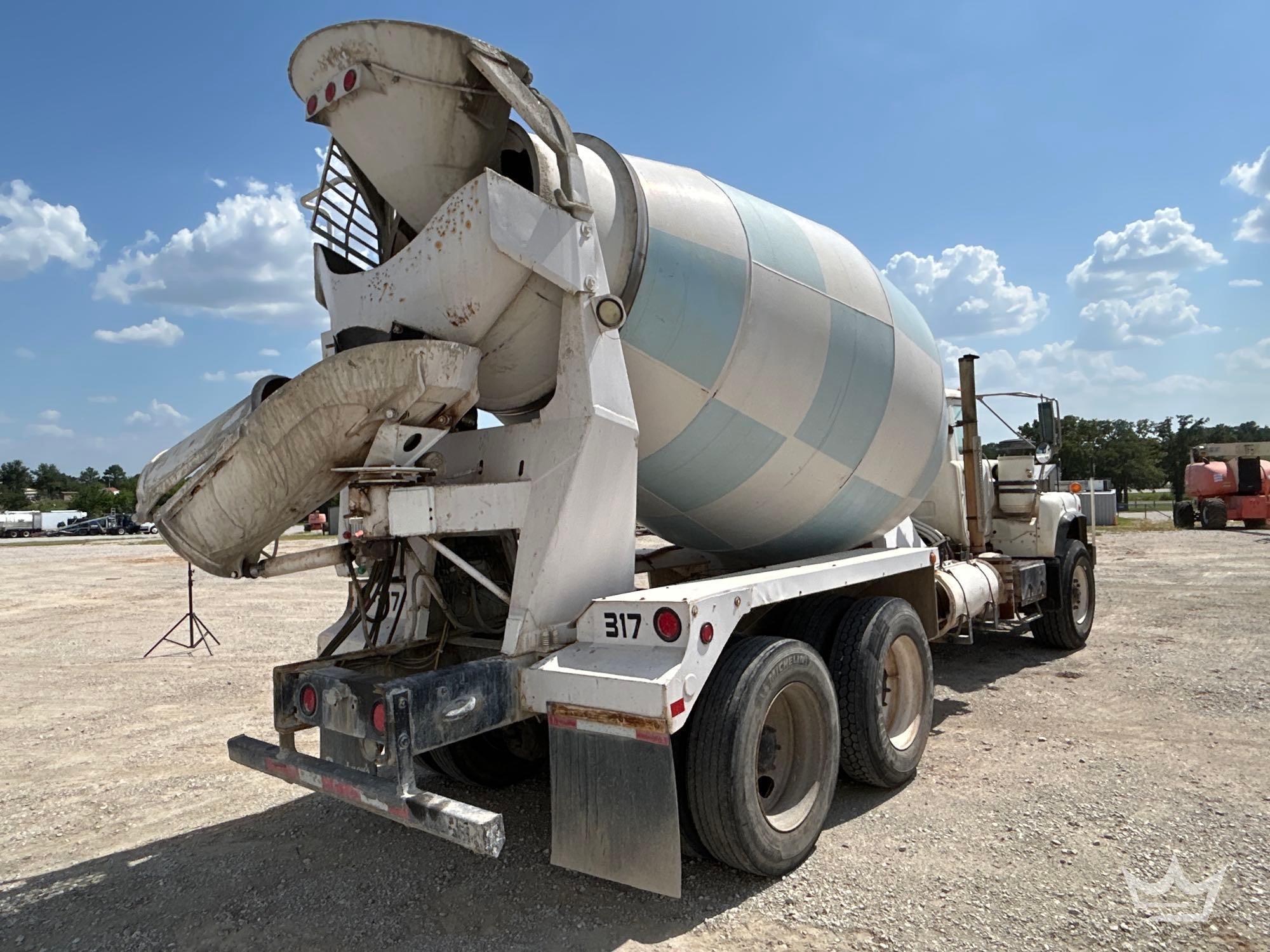 1997 Mack DM690S