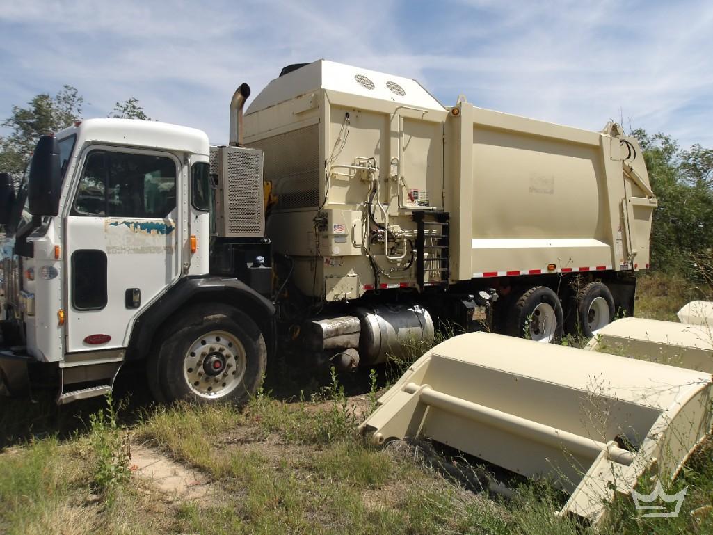 Photo of a 2016 Peterbilt 320