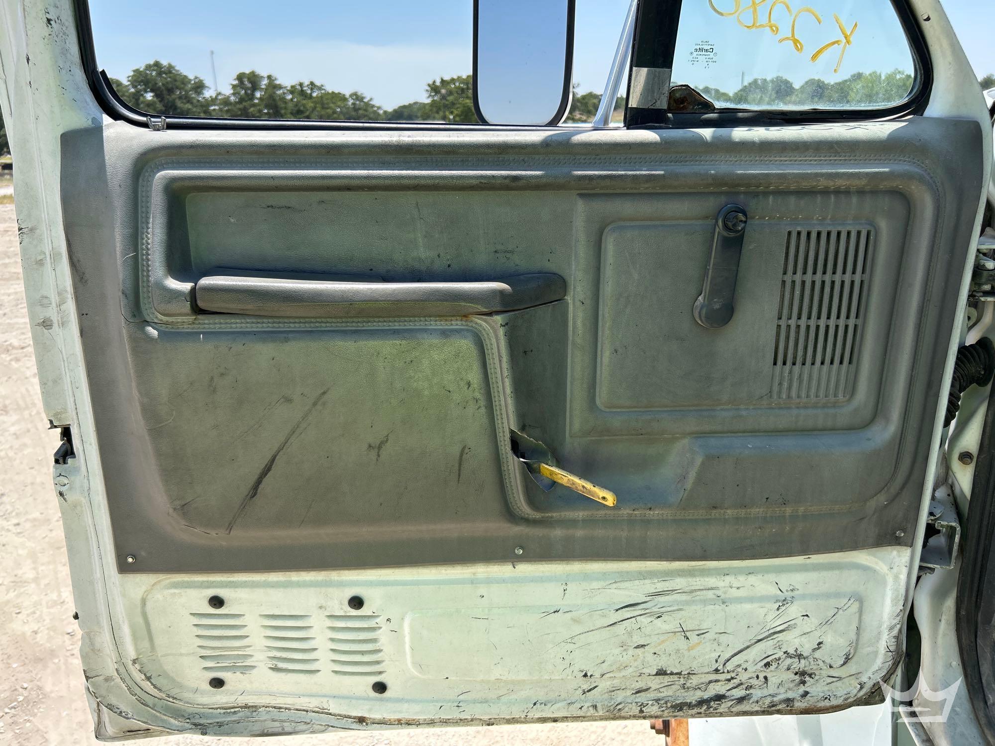 1999 Ford F800