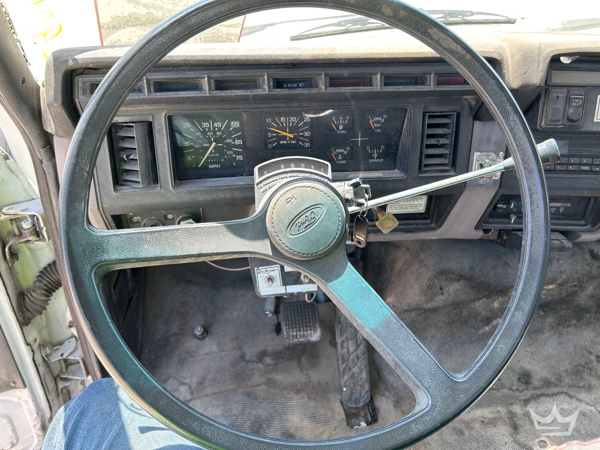 1999 Ford F800