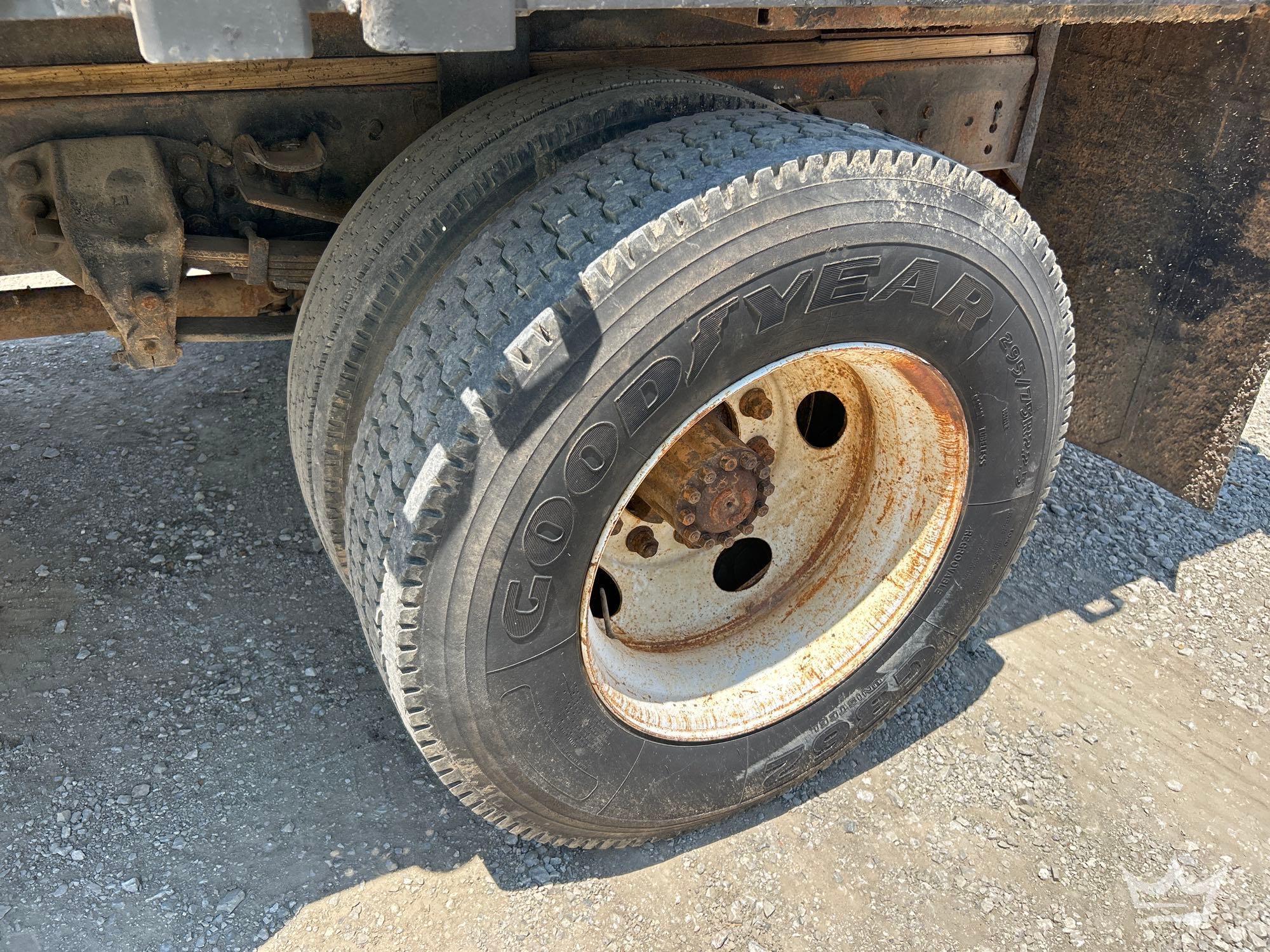 1999 Ford F800