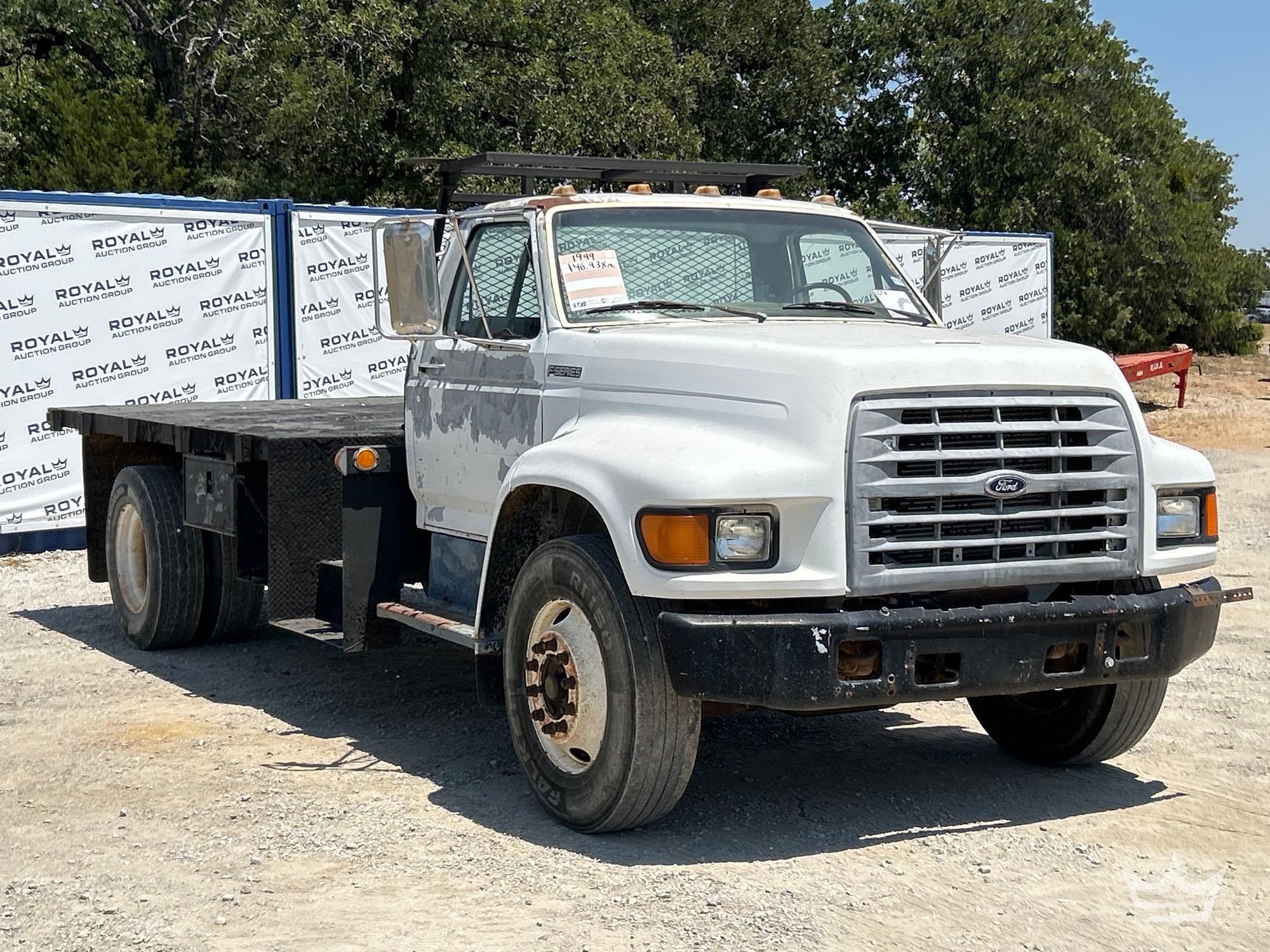 1999 Ford F800