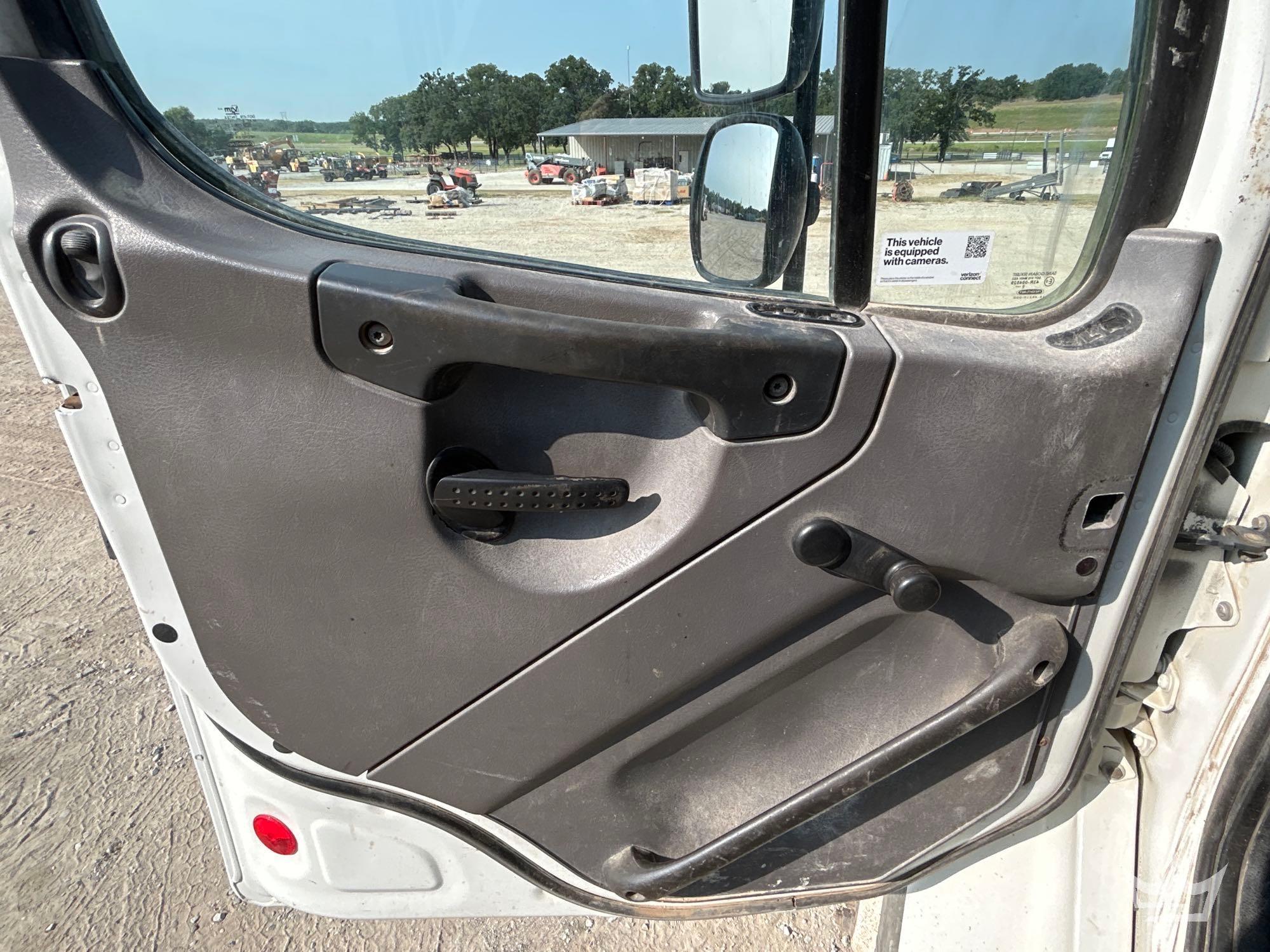 2012 Freightliner M2 106