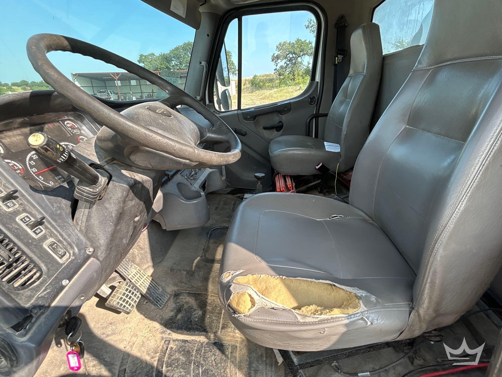 2012 Freightliner M2 106