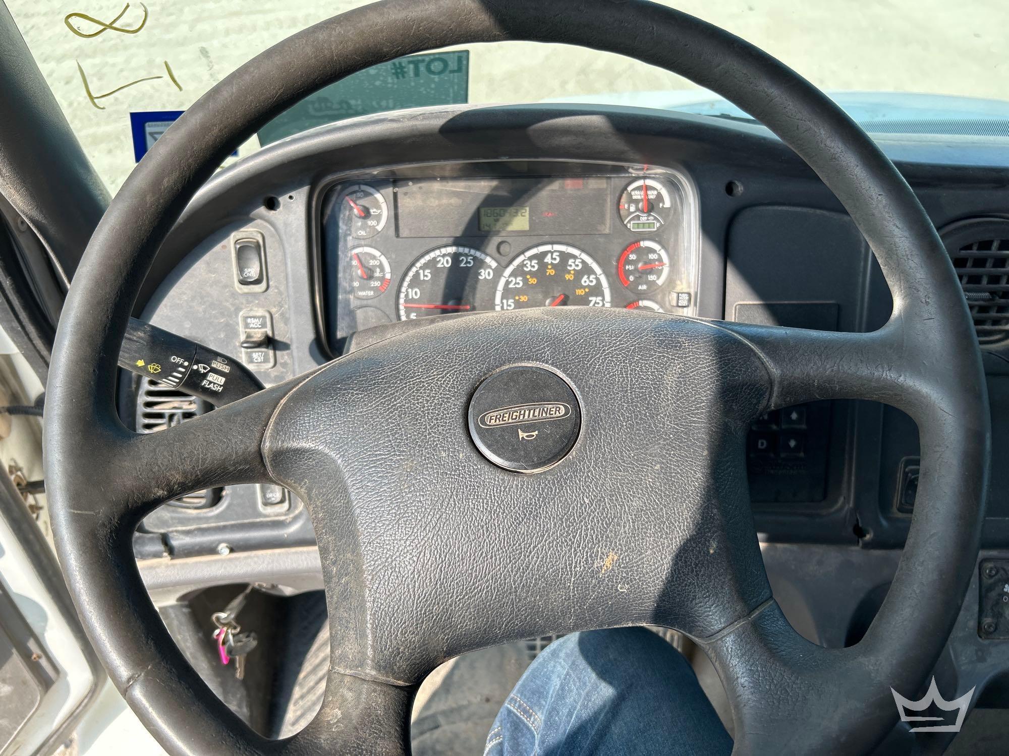 2012 Freightliner M2 106