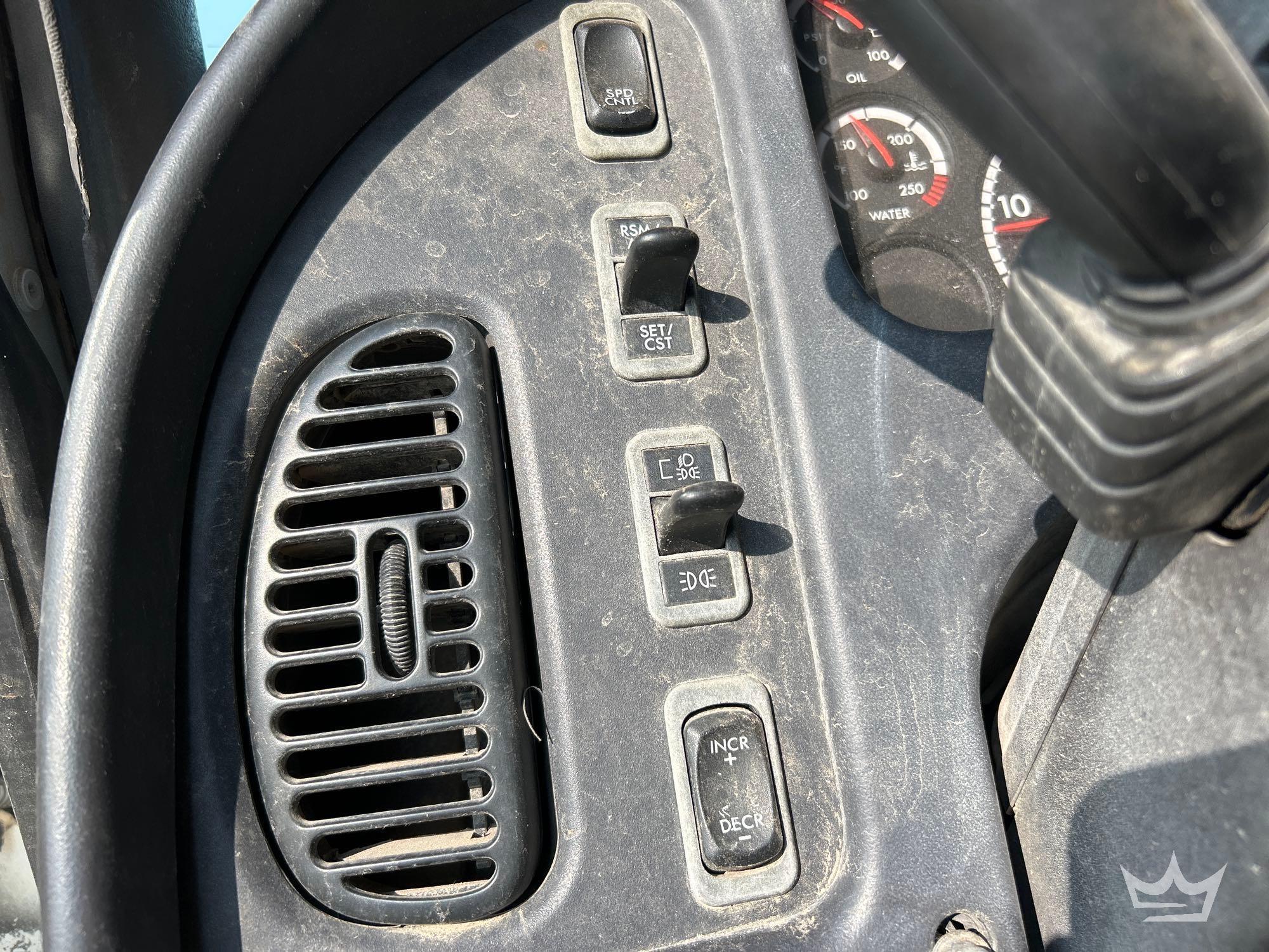 2012 Freightliner M2 106