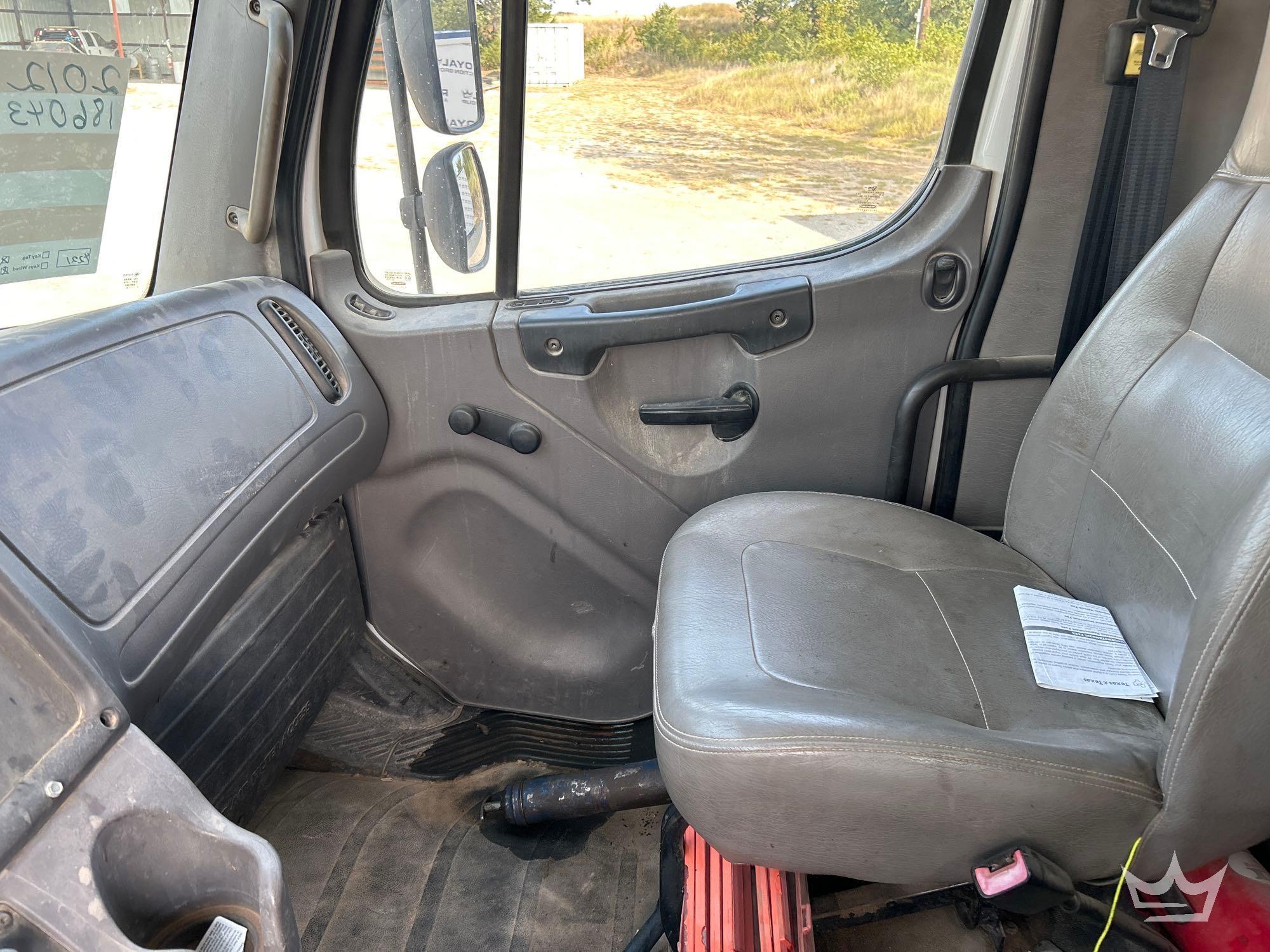 2012 Freightliner M2 106