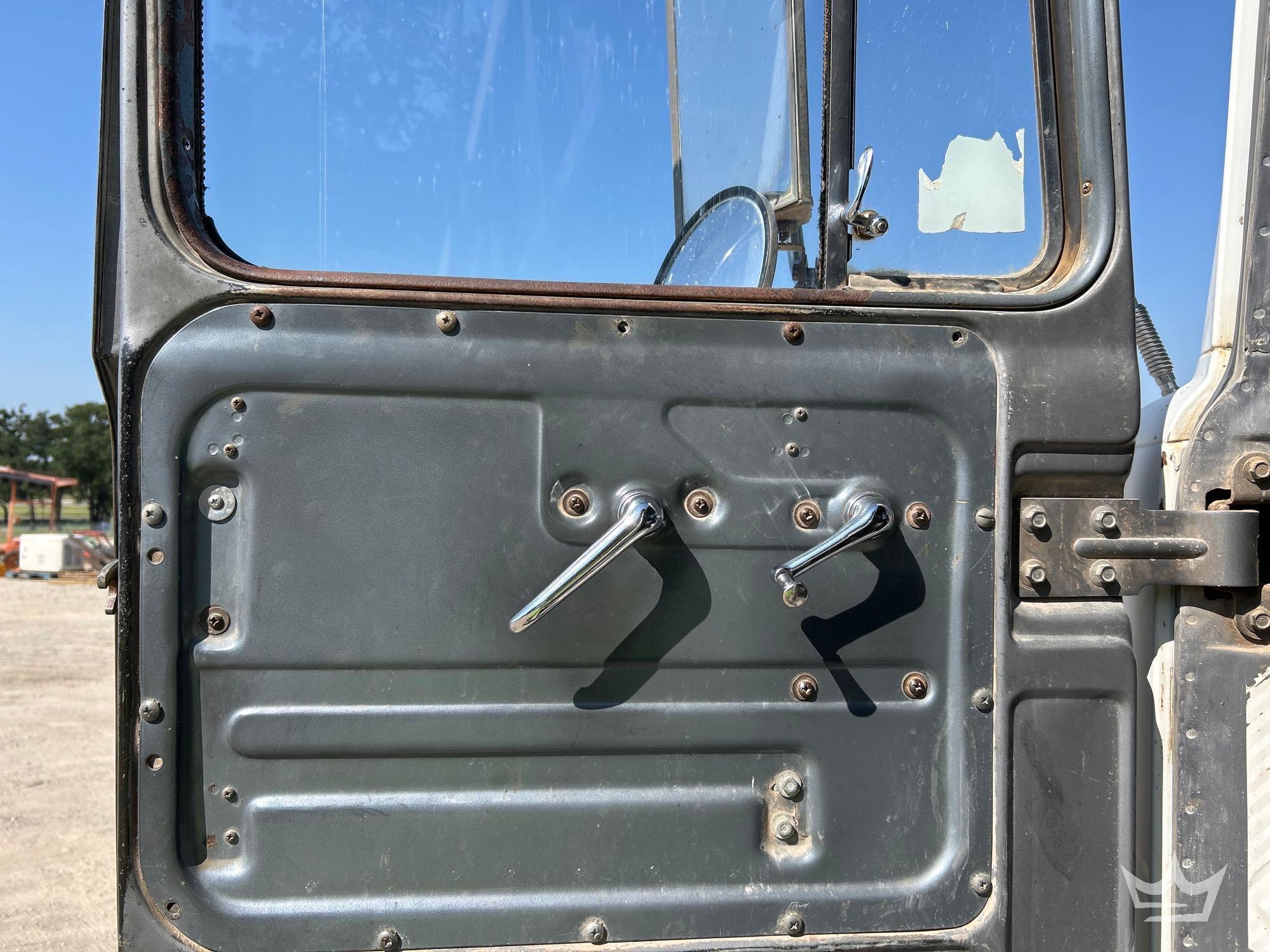 1994 Mack DM690S