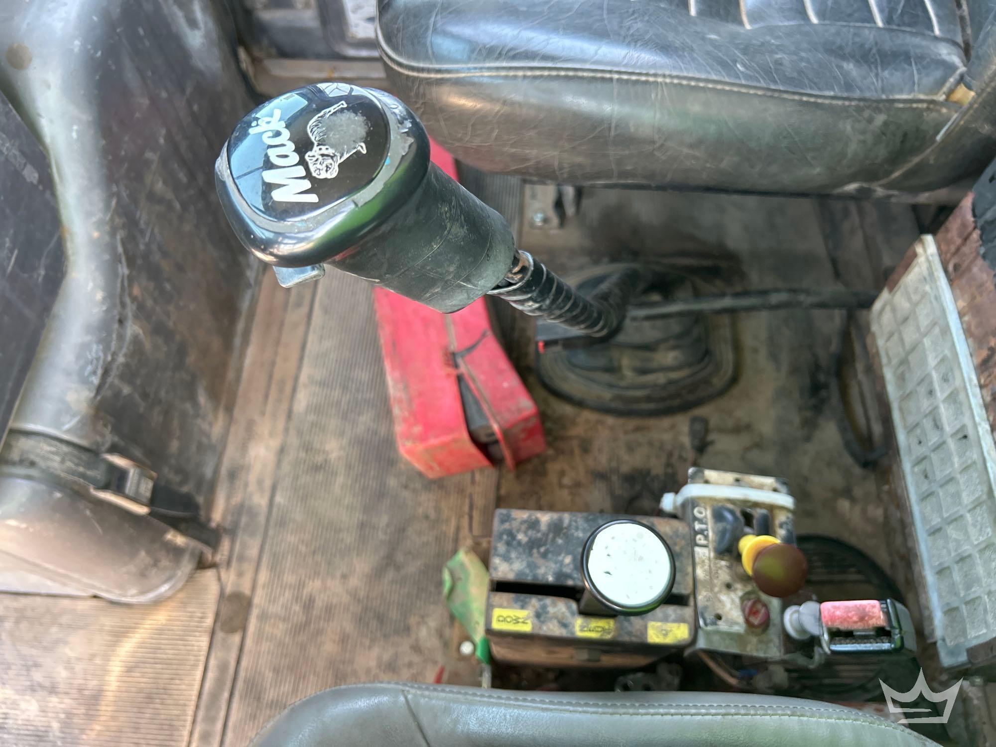 1994 Mack DM690S