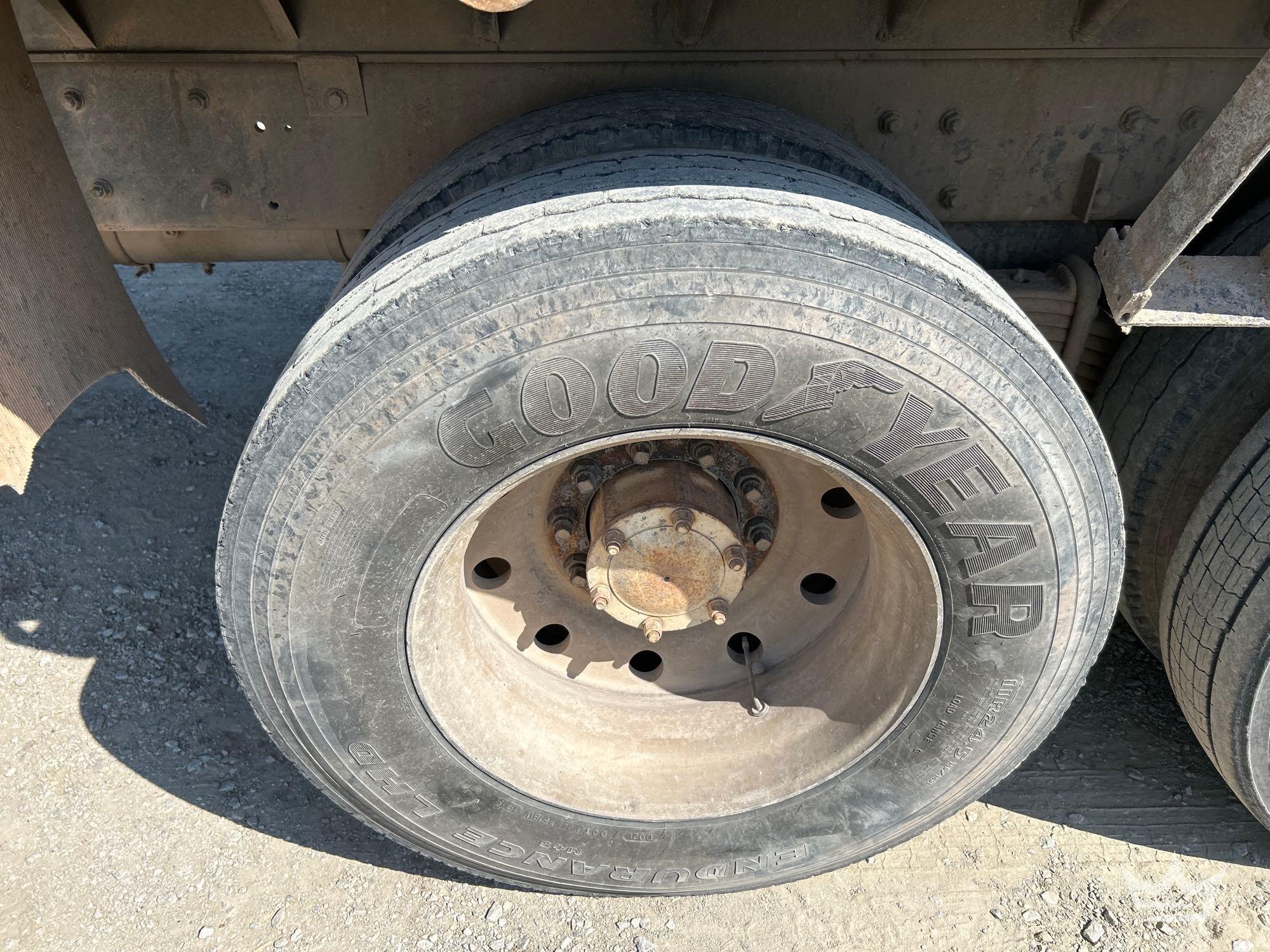 1994 Mack DM690S