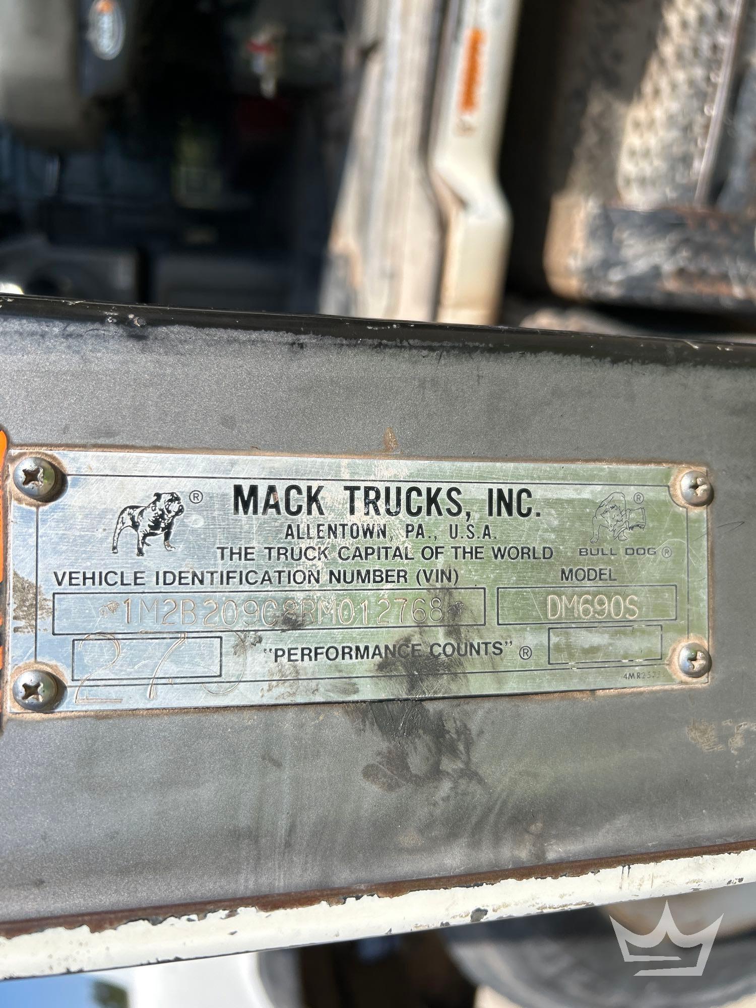 1994 Mack DM690S