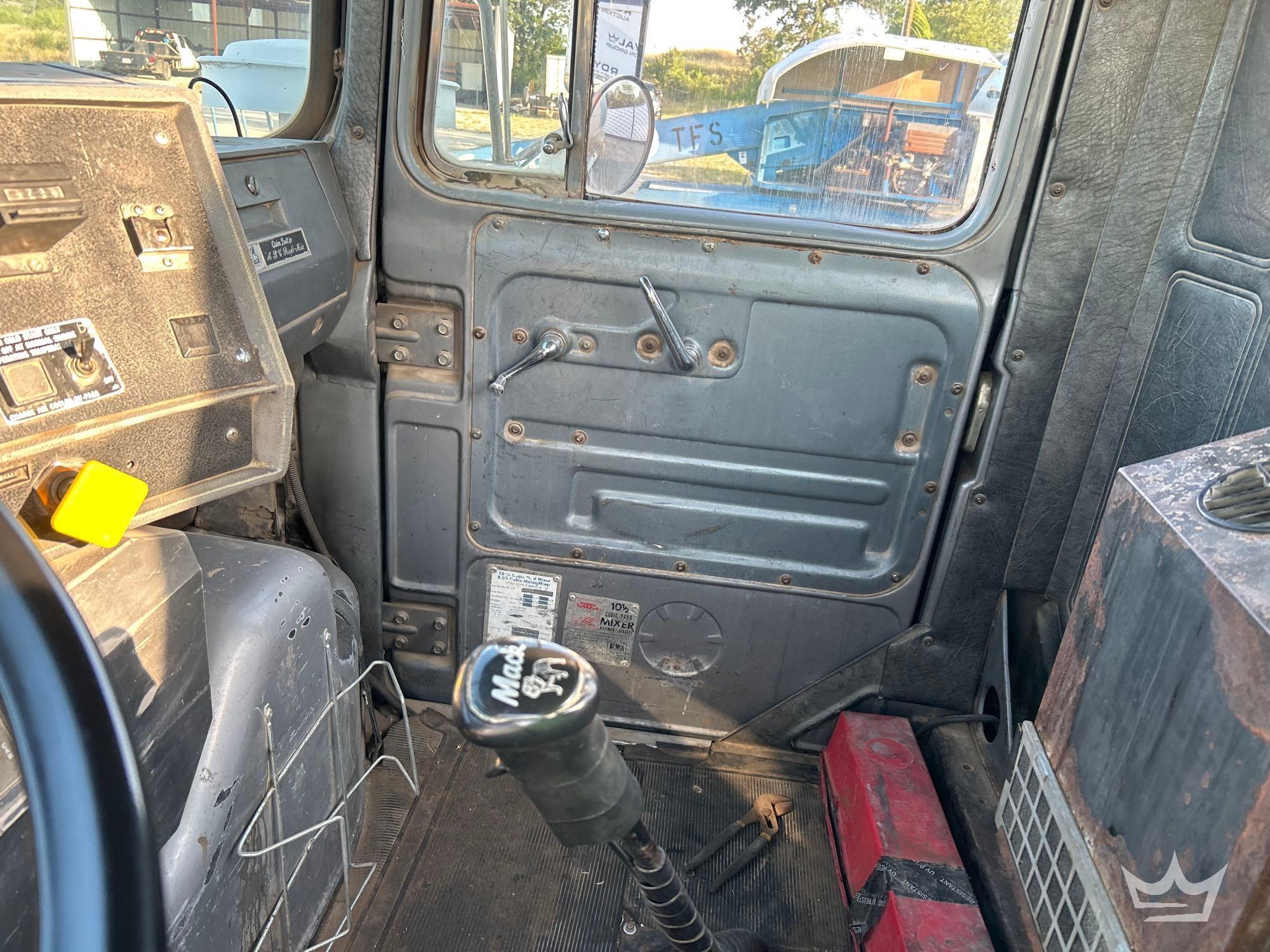 1994 Mack DM690S
