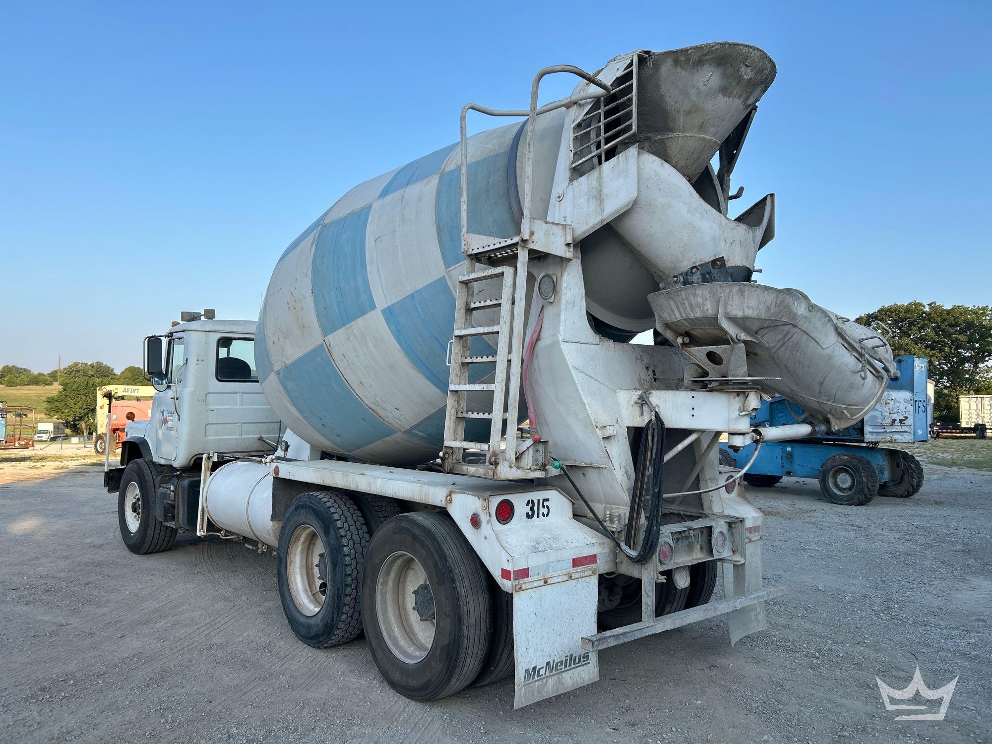 1994 Mack DM690S