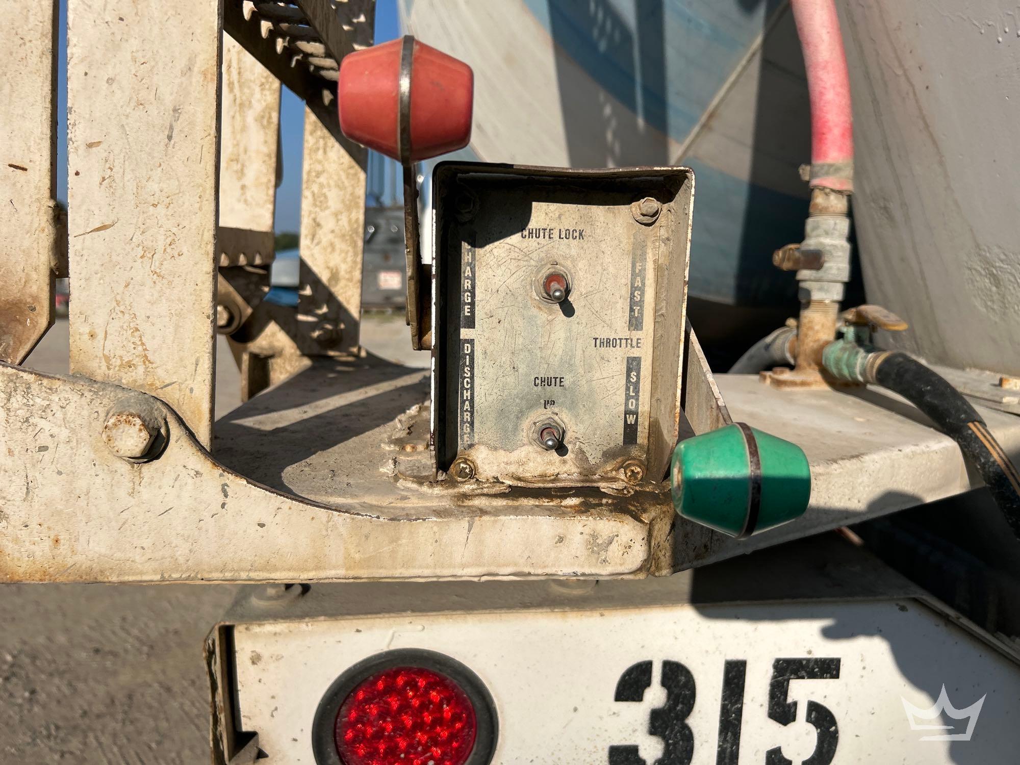 1994 Mack DM690S