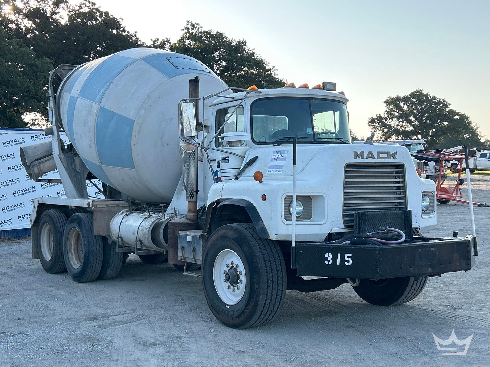 1994 Mack DM690S