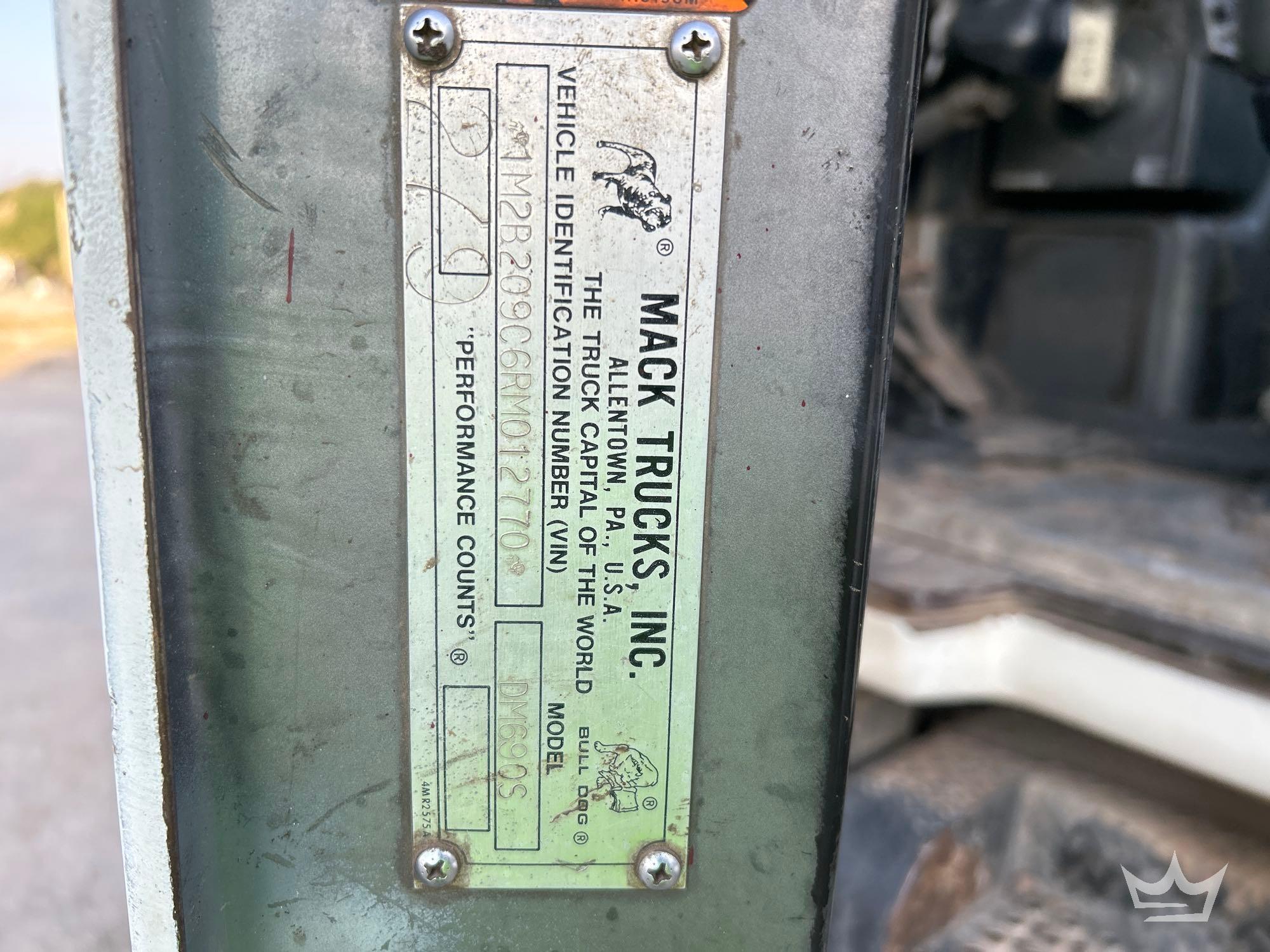 1994 Mack DM690S
