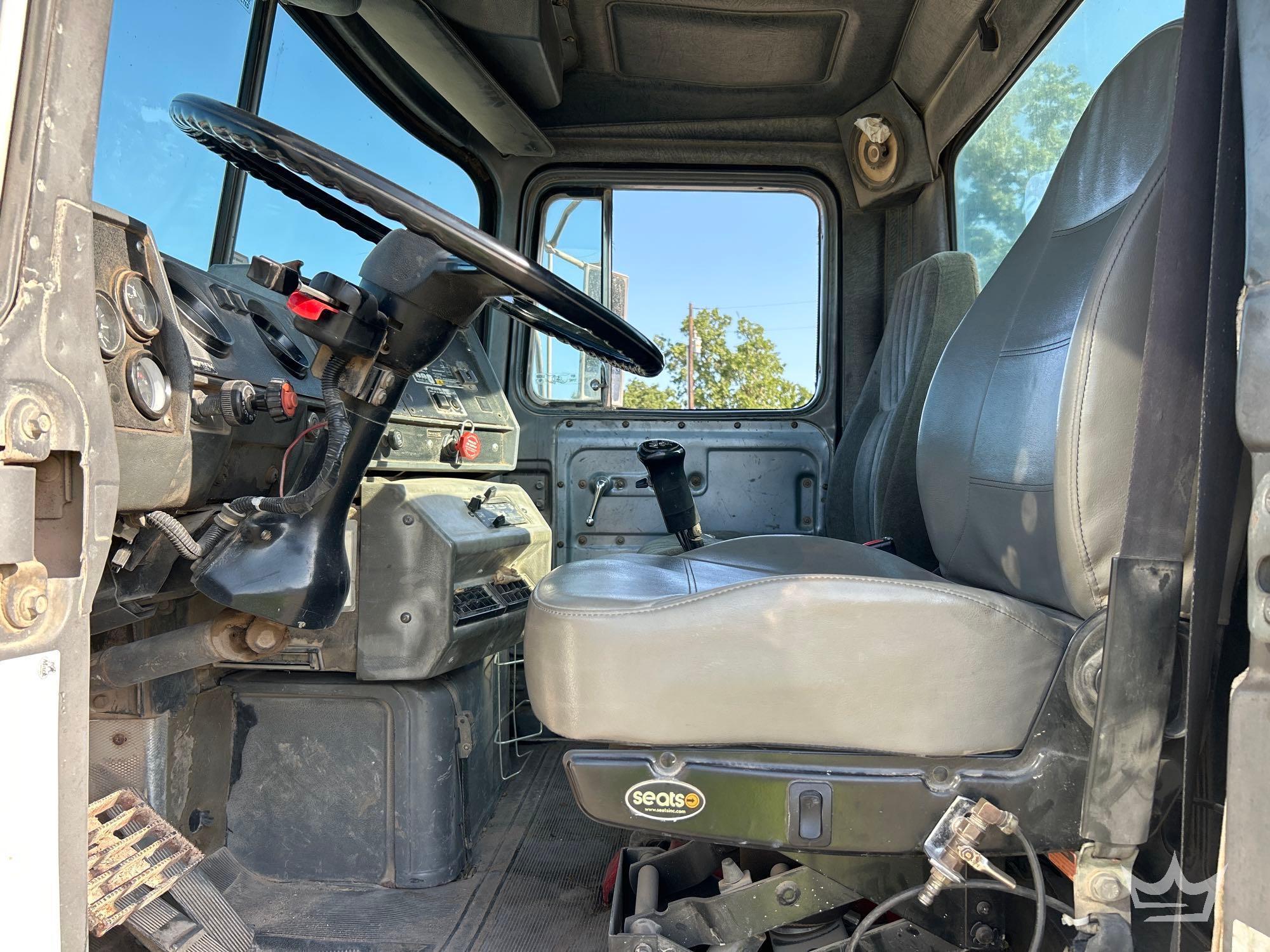 1994 Mack DM690S