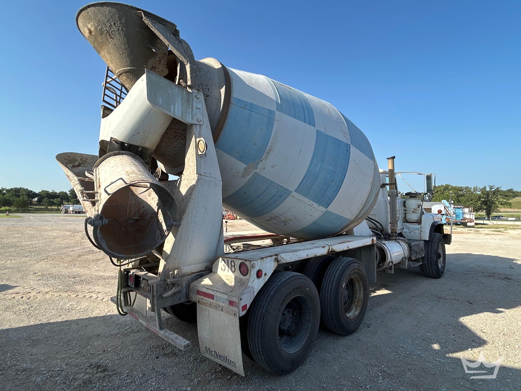 1994 Mack DM690S