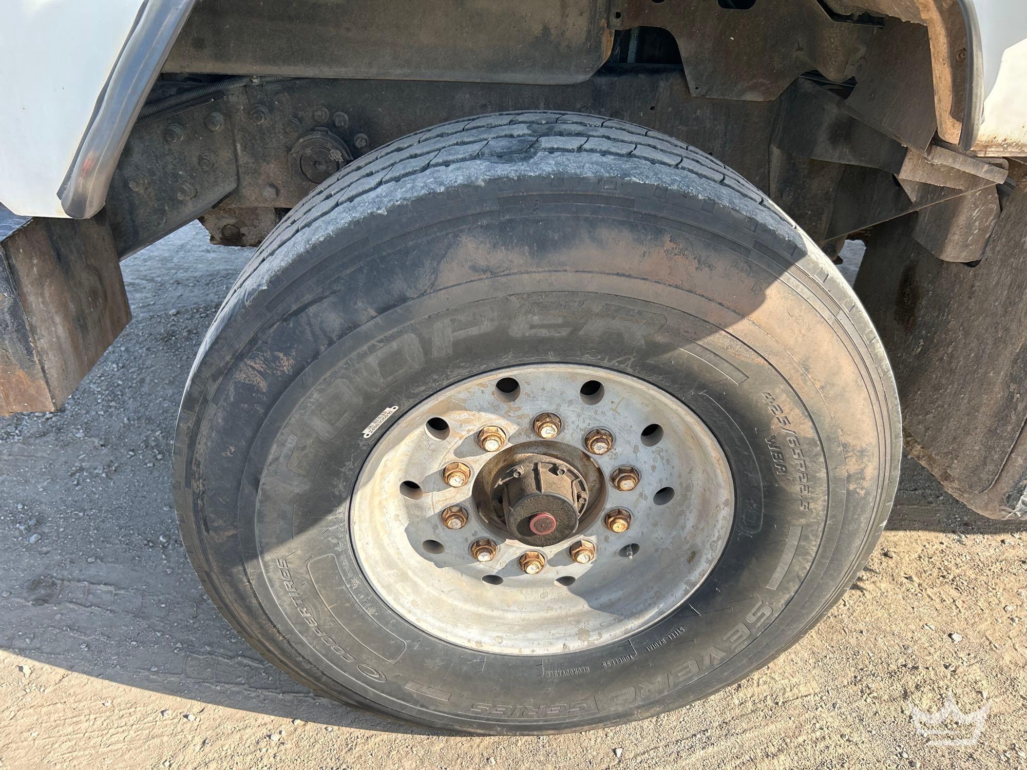 1994 Mack DM690S